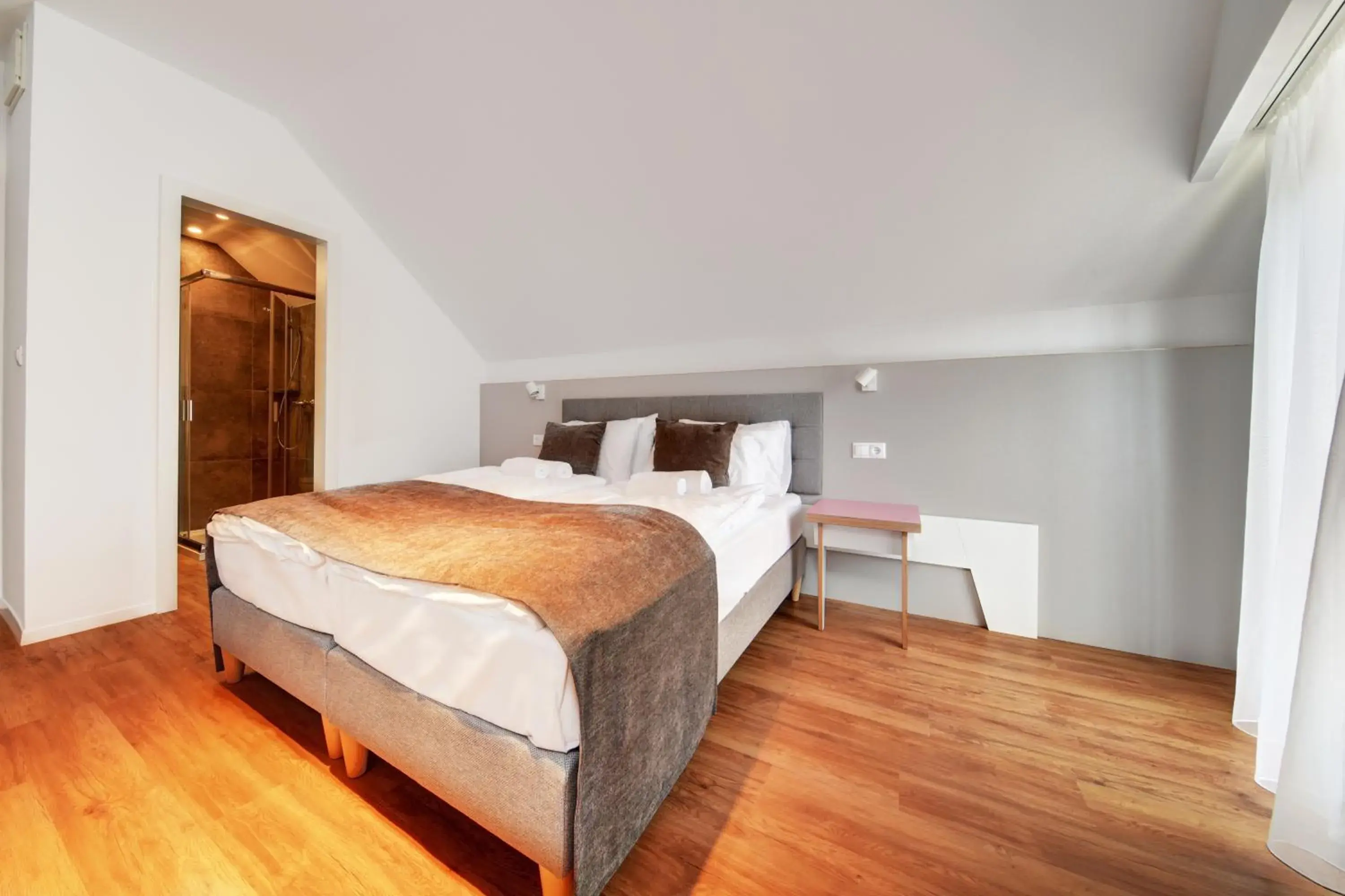 Double or Twin Room with Bathroom - single occupancy in Fekete Sas Motel Double or Twin Room with Bathroom - single occupancy in Fekete Sas Motel