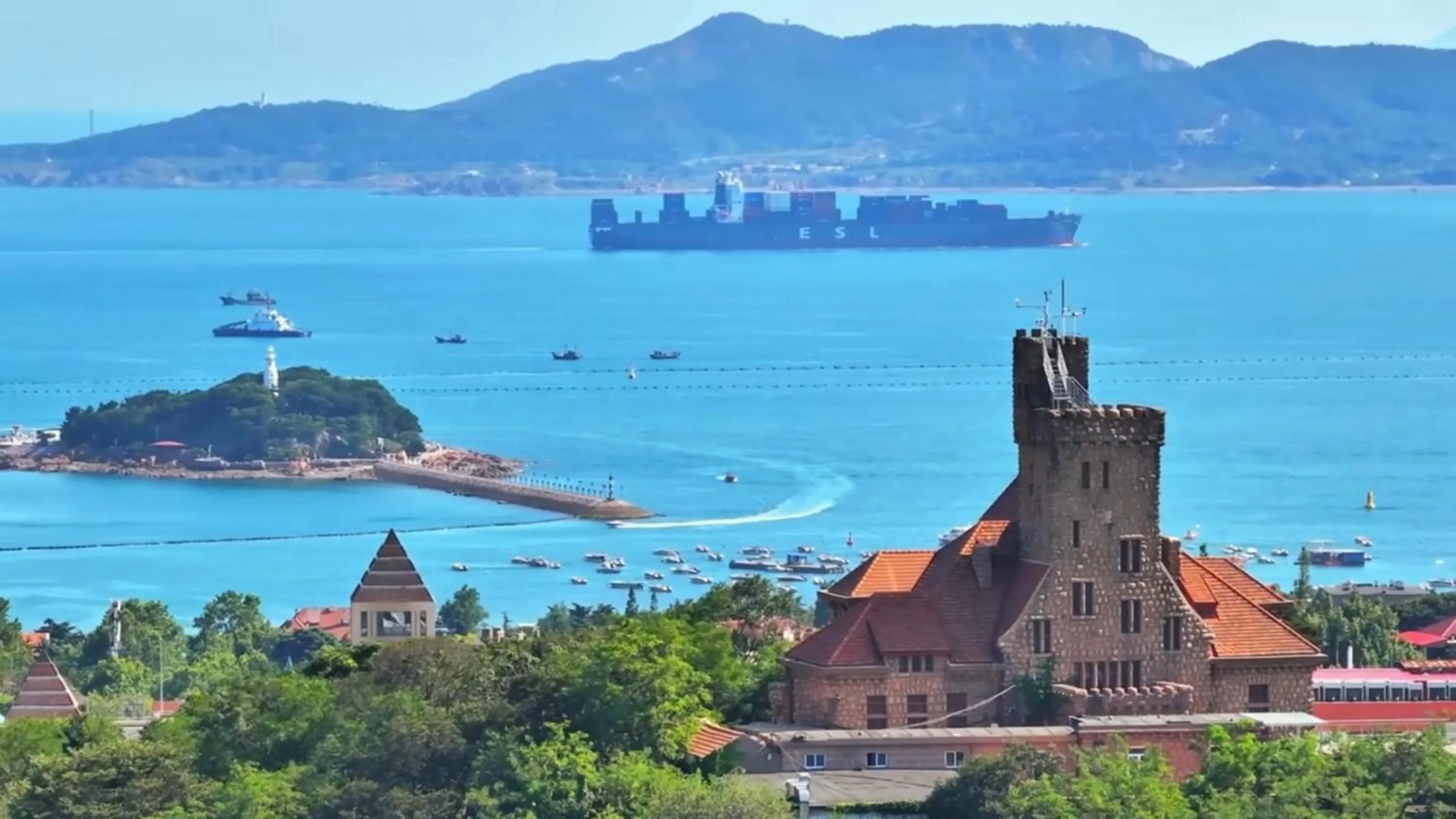 Area and facilities in Holiday Inn Express Qingdao Shibei by IHG