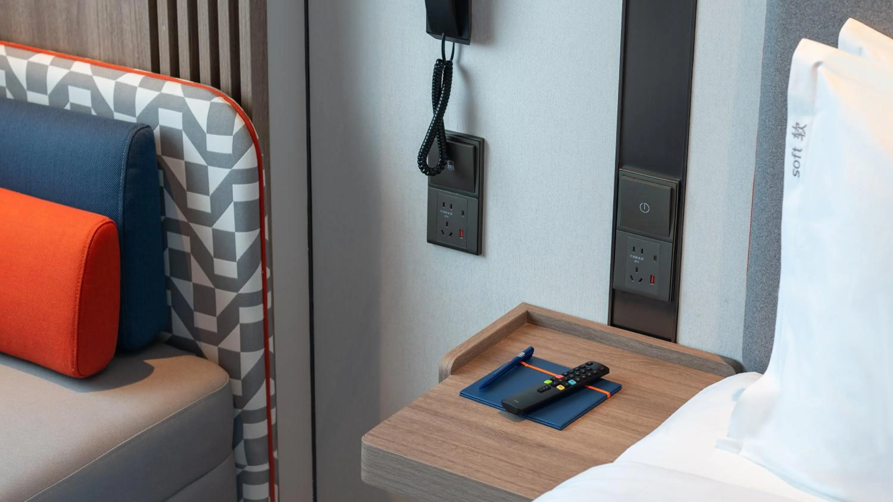 Photo of the whole room, Bed in Qingdao Lilac Hotel