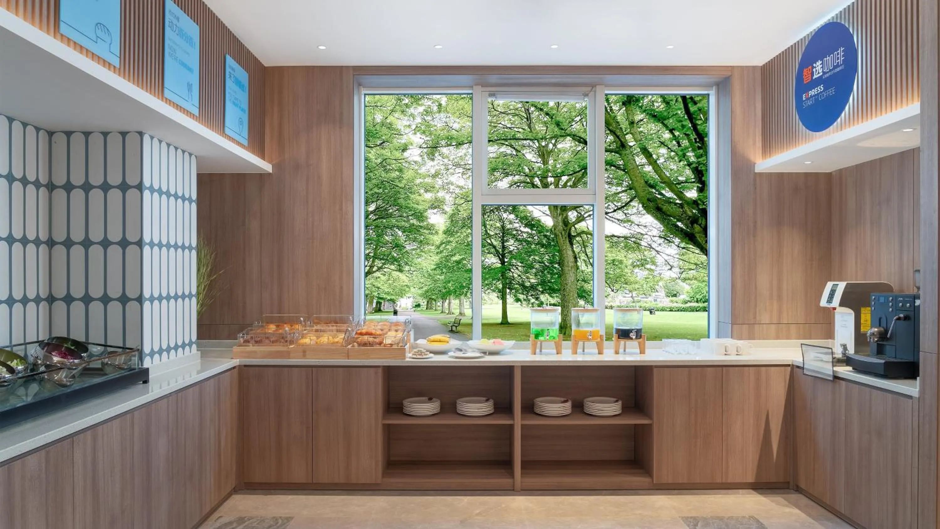 Restaurant/places to eat, Kitchen/Kitchenette in Qingdao Lilac Hotel