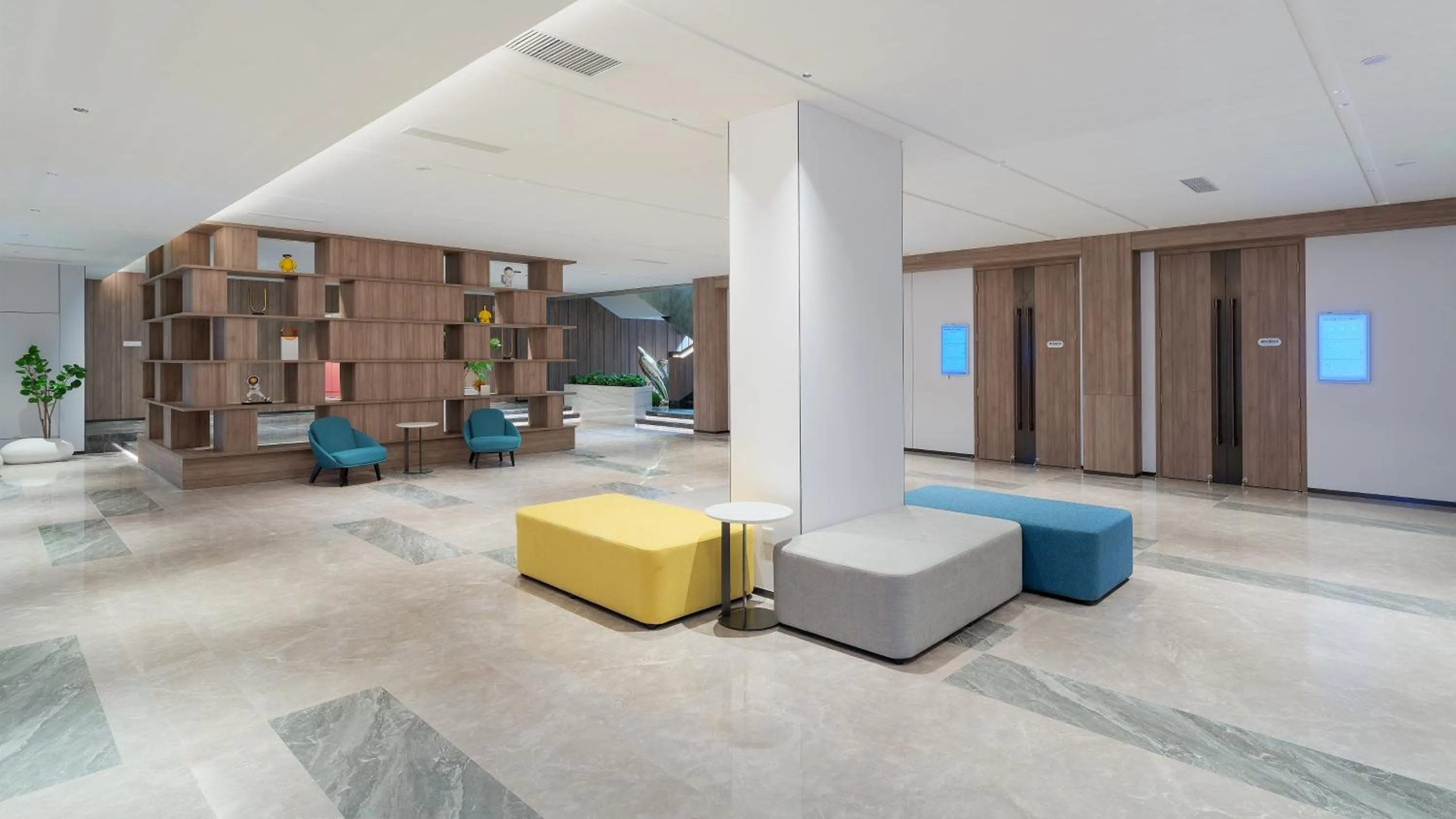 Property building, Lobby/Reception in Qingdao Lilac Hotel