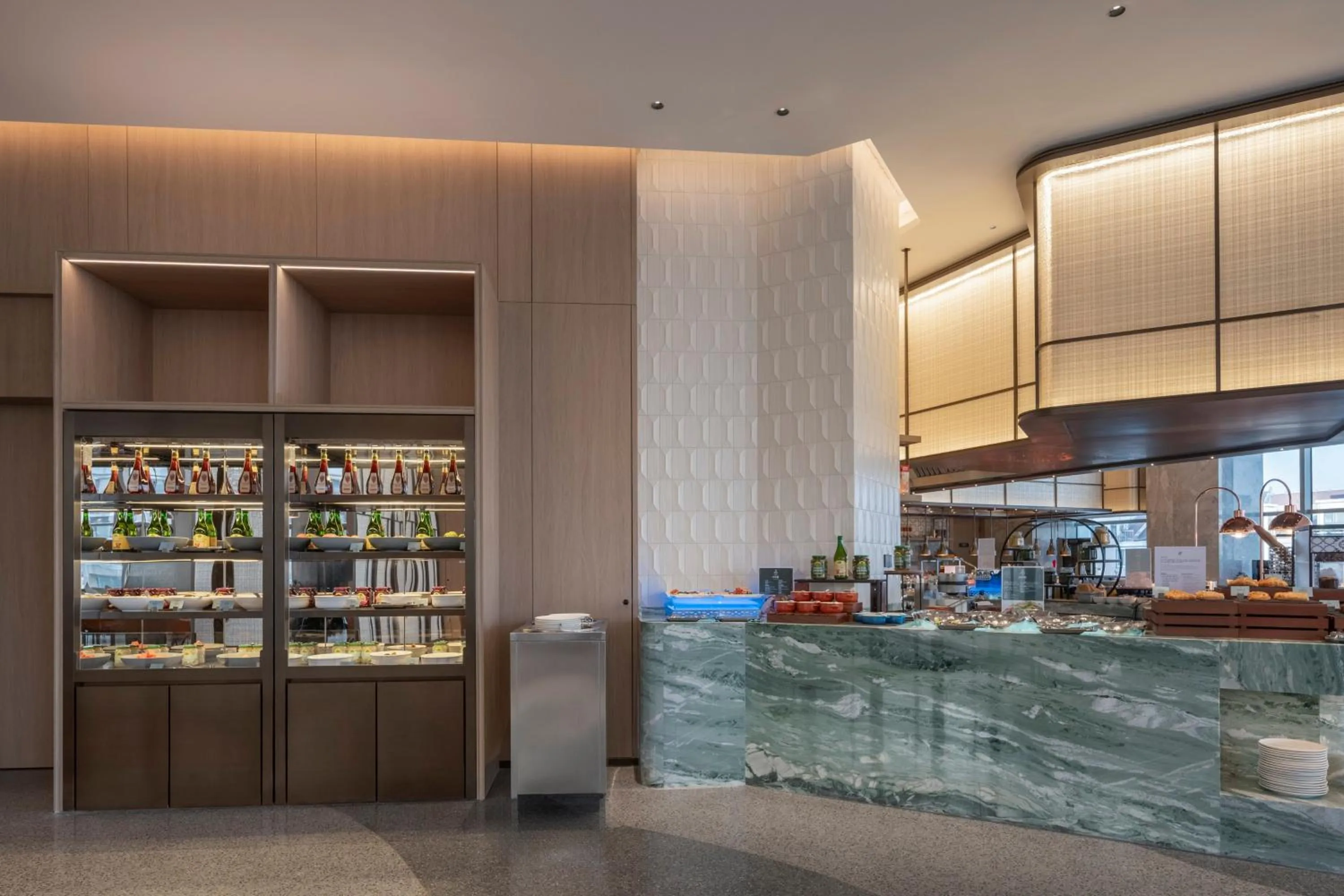 Restaurant/places to eat in Holiday Inn Express Qingdao Shibei by IHG