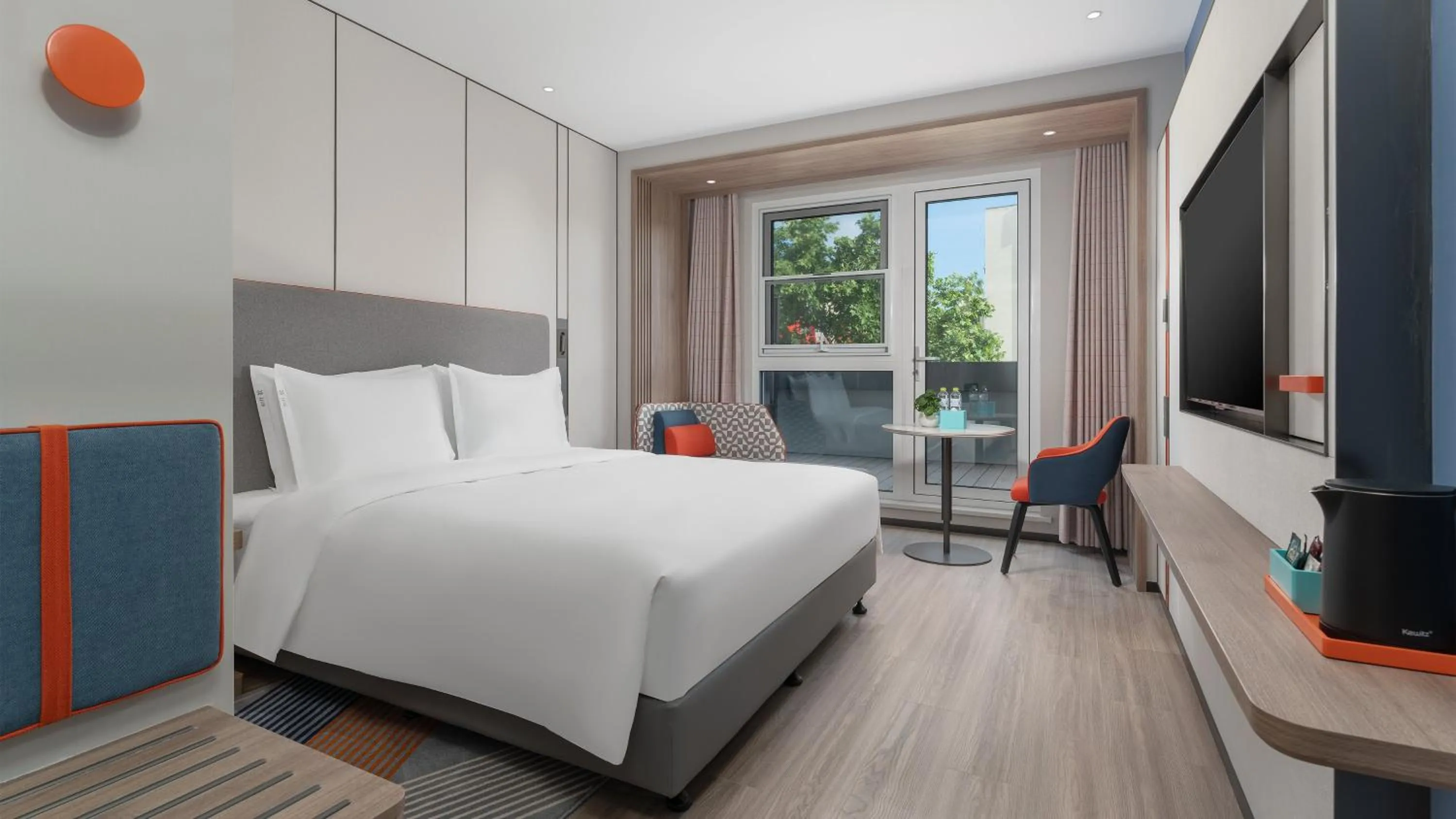 Photo of the whole room, Bed in Qingdao Lilac Hotel