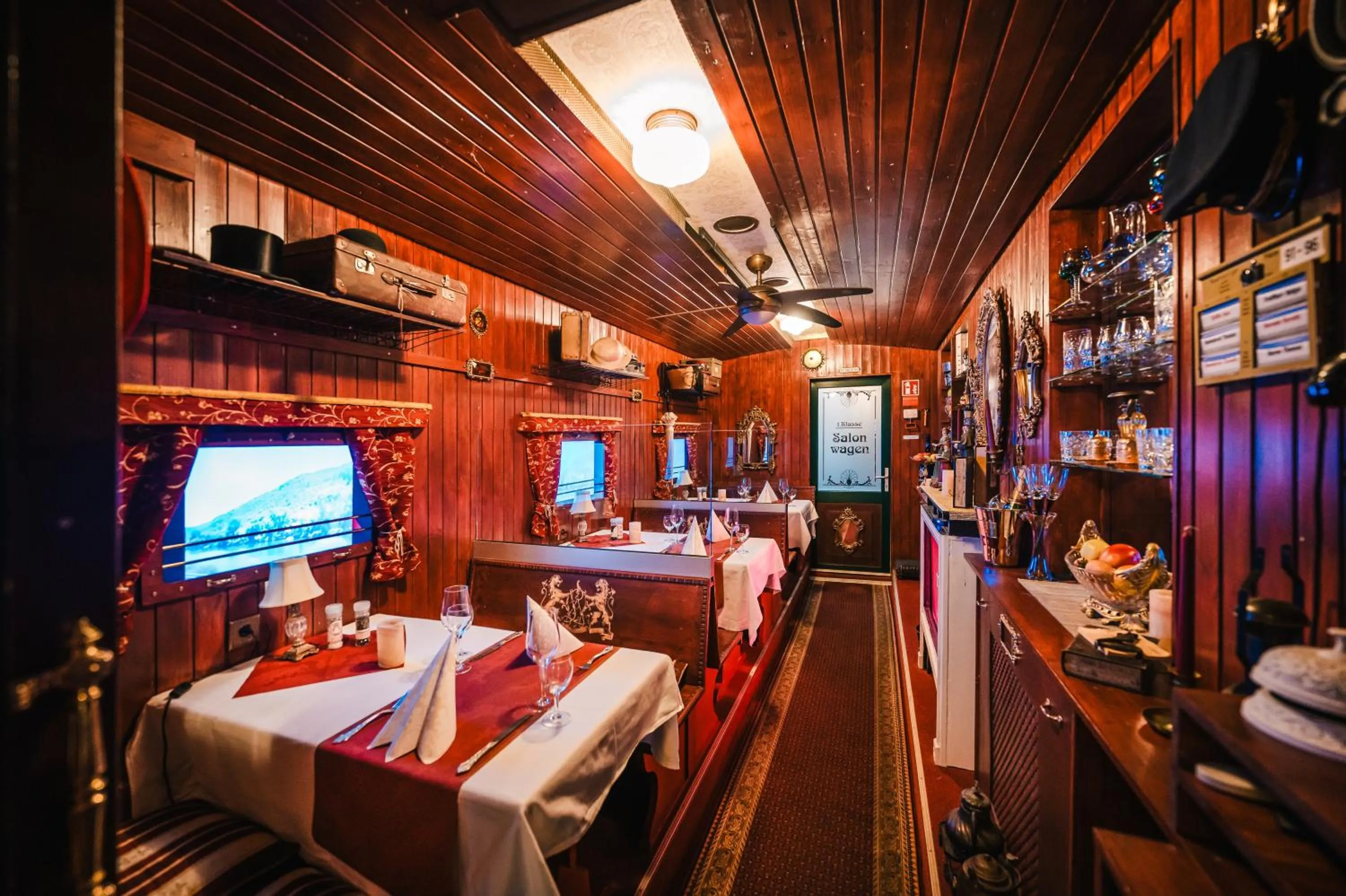 Restaurant/places to eat in Oma's Küche & Quartier