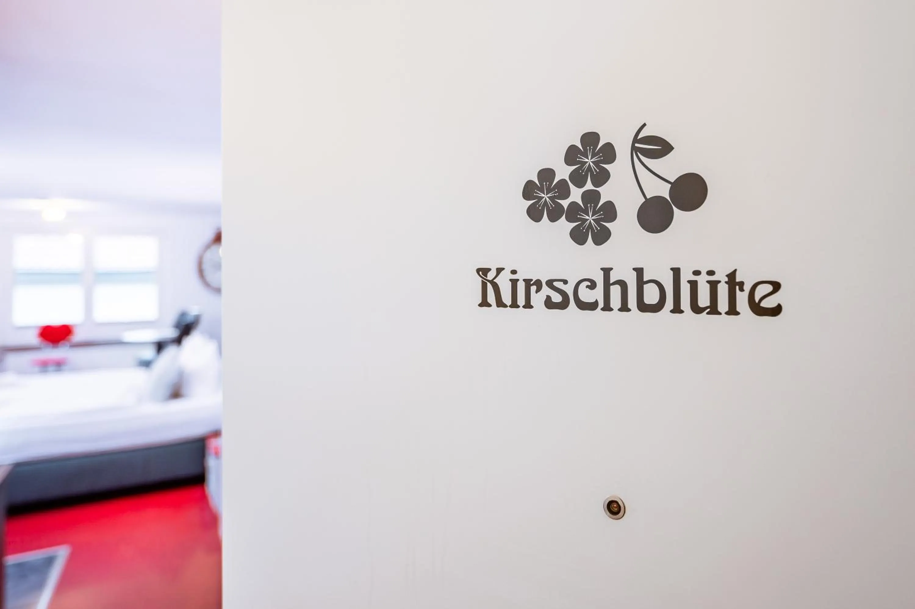 Photo of the whole room, Bed in Oma's Küche & Quartier