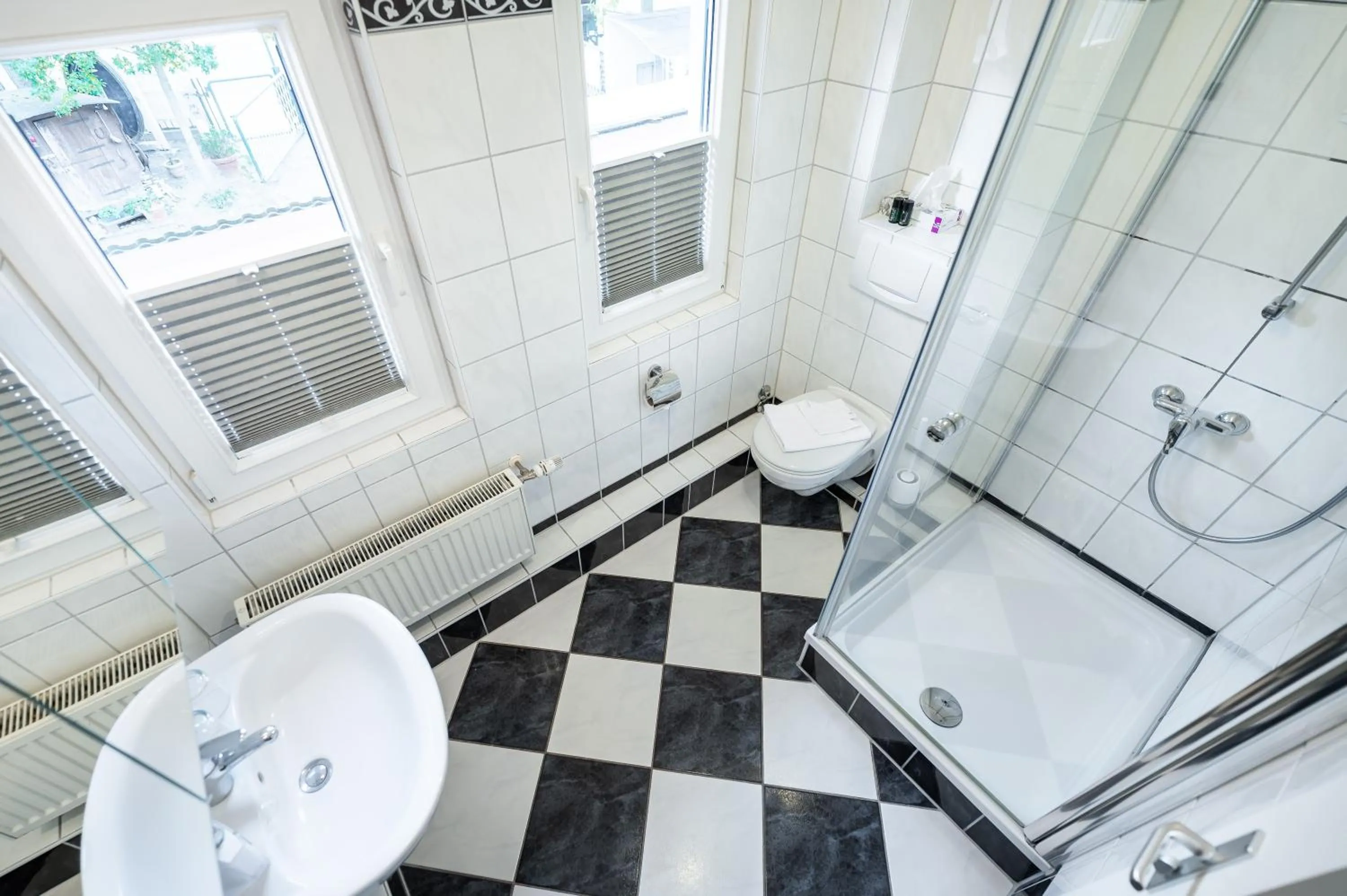 Shower in Oma's Küche & Quartier