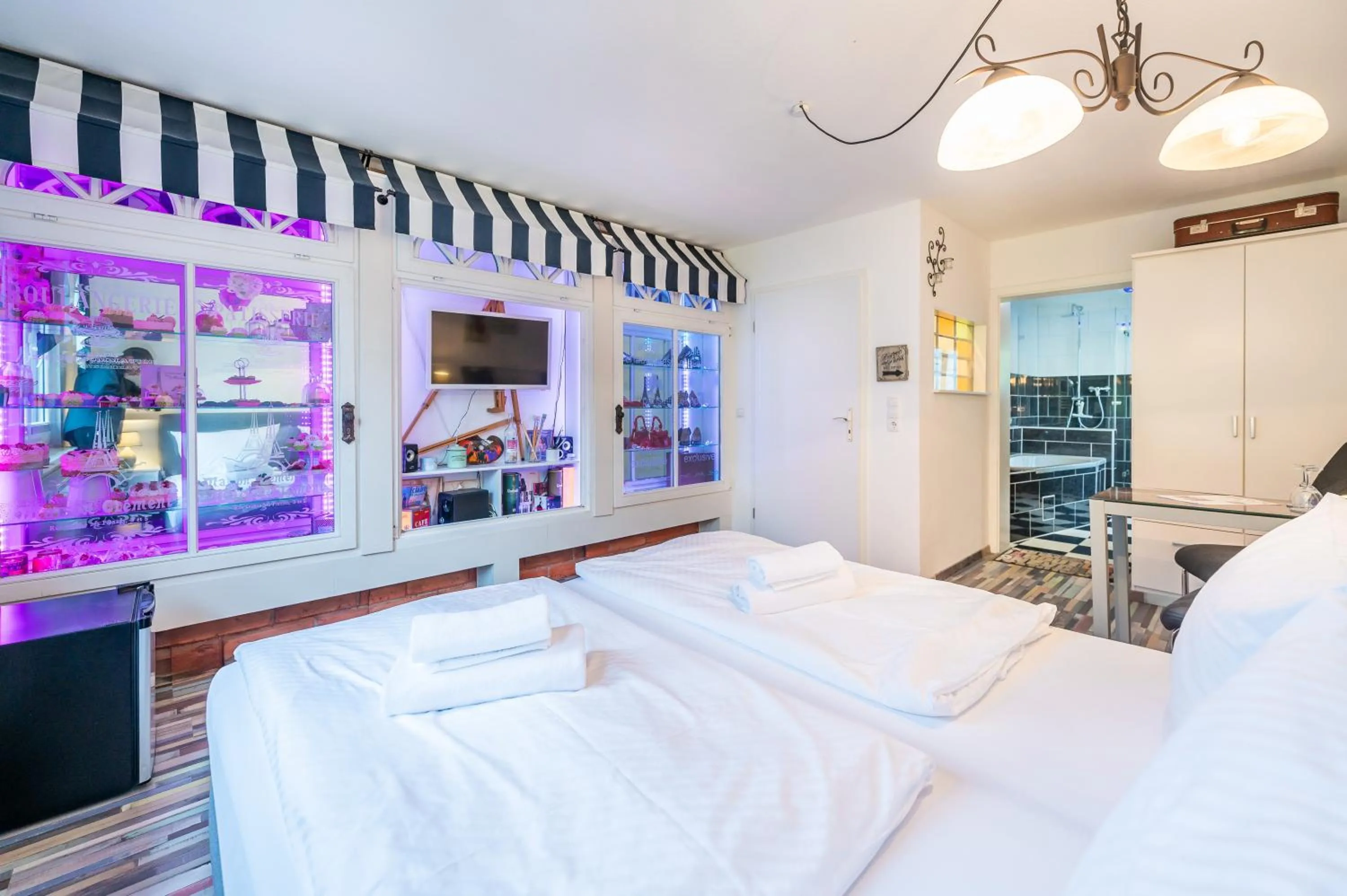 Photo of the whole room, Bed in Oma's Küche & Quartier