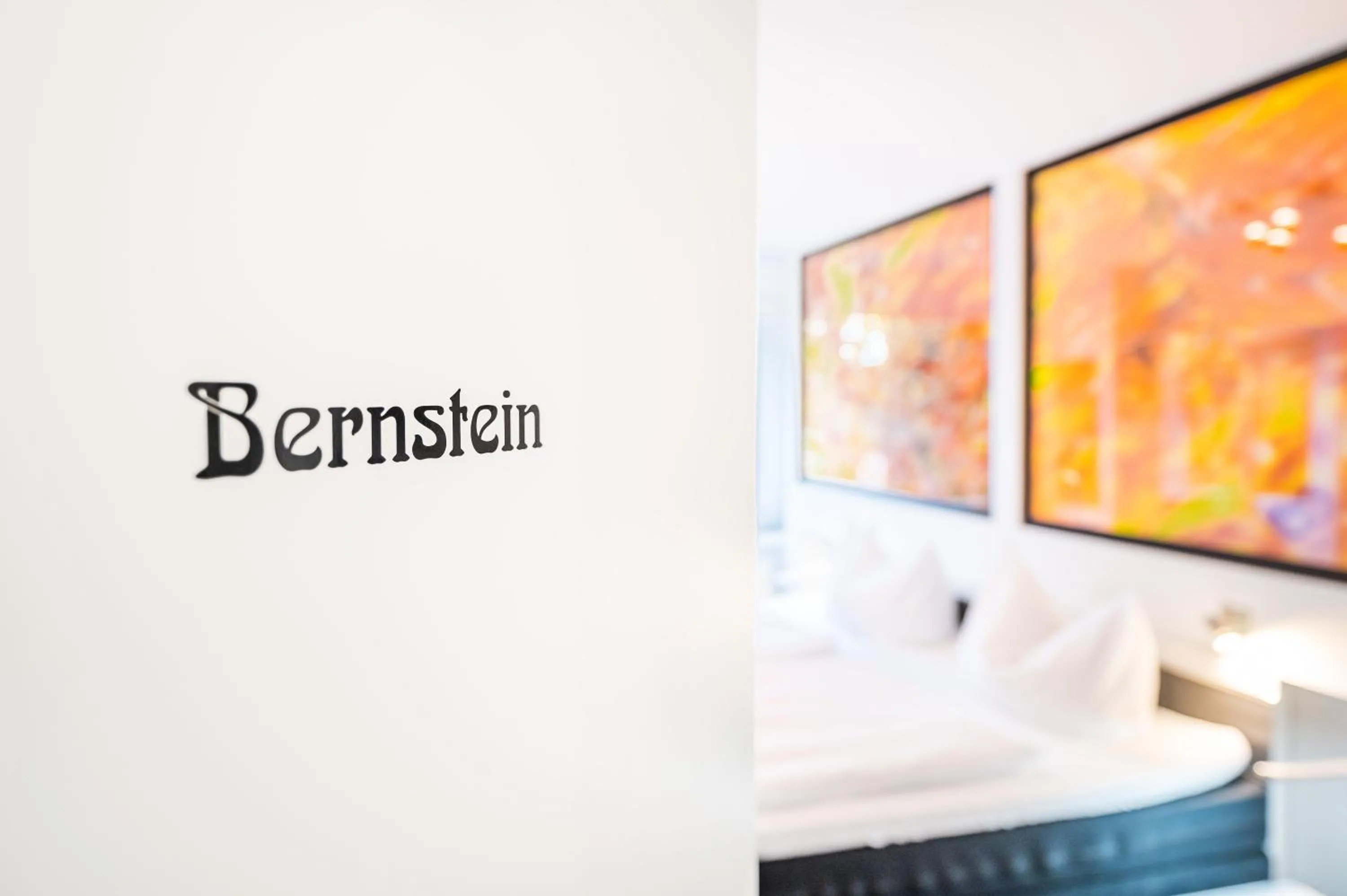 Photo of the whole room, Bed in Oma's Küche & Quartier