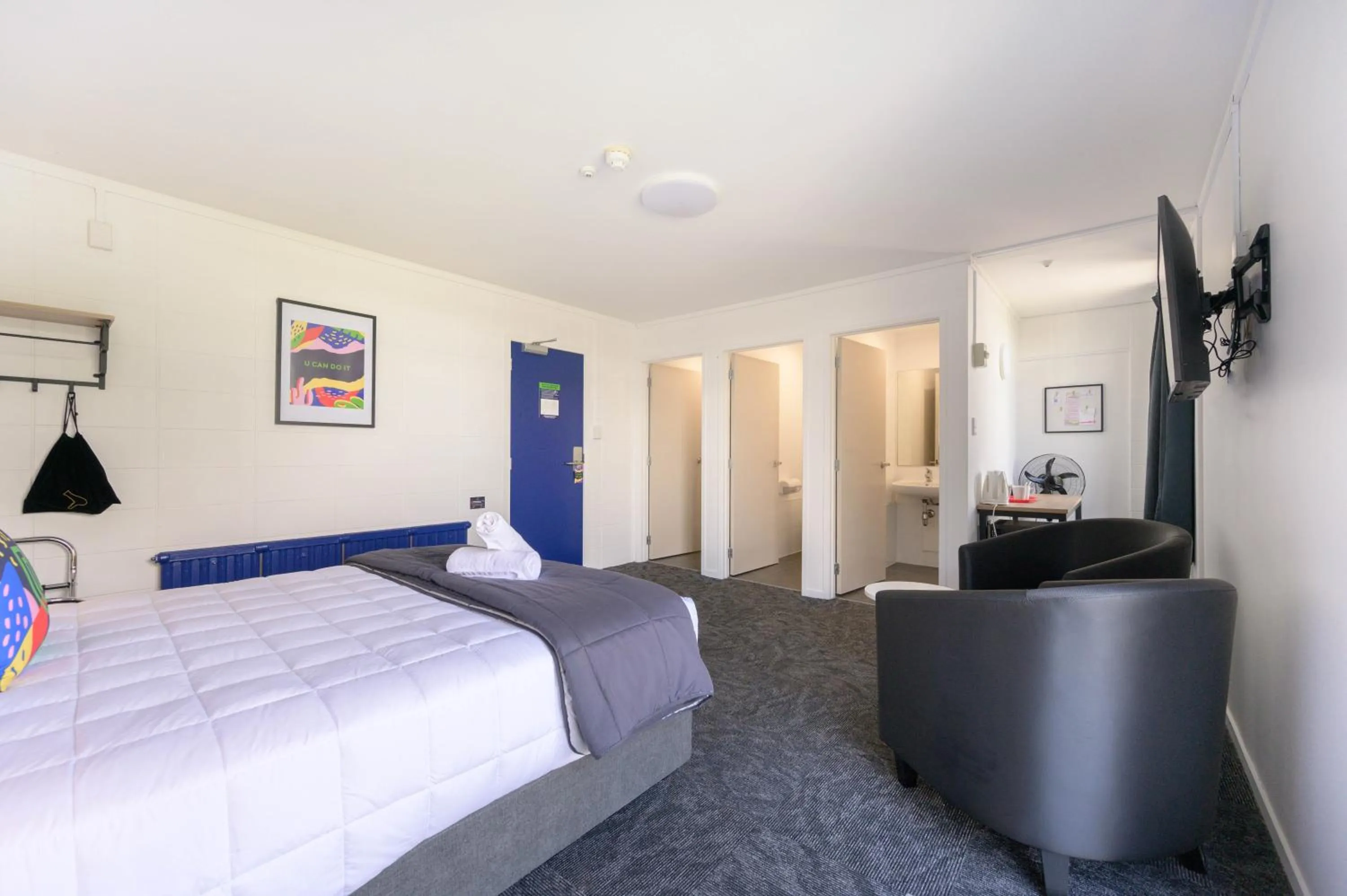 Photo of the whole room, Bed in Urban Lounge Sleepery, SureStay Collection by BW