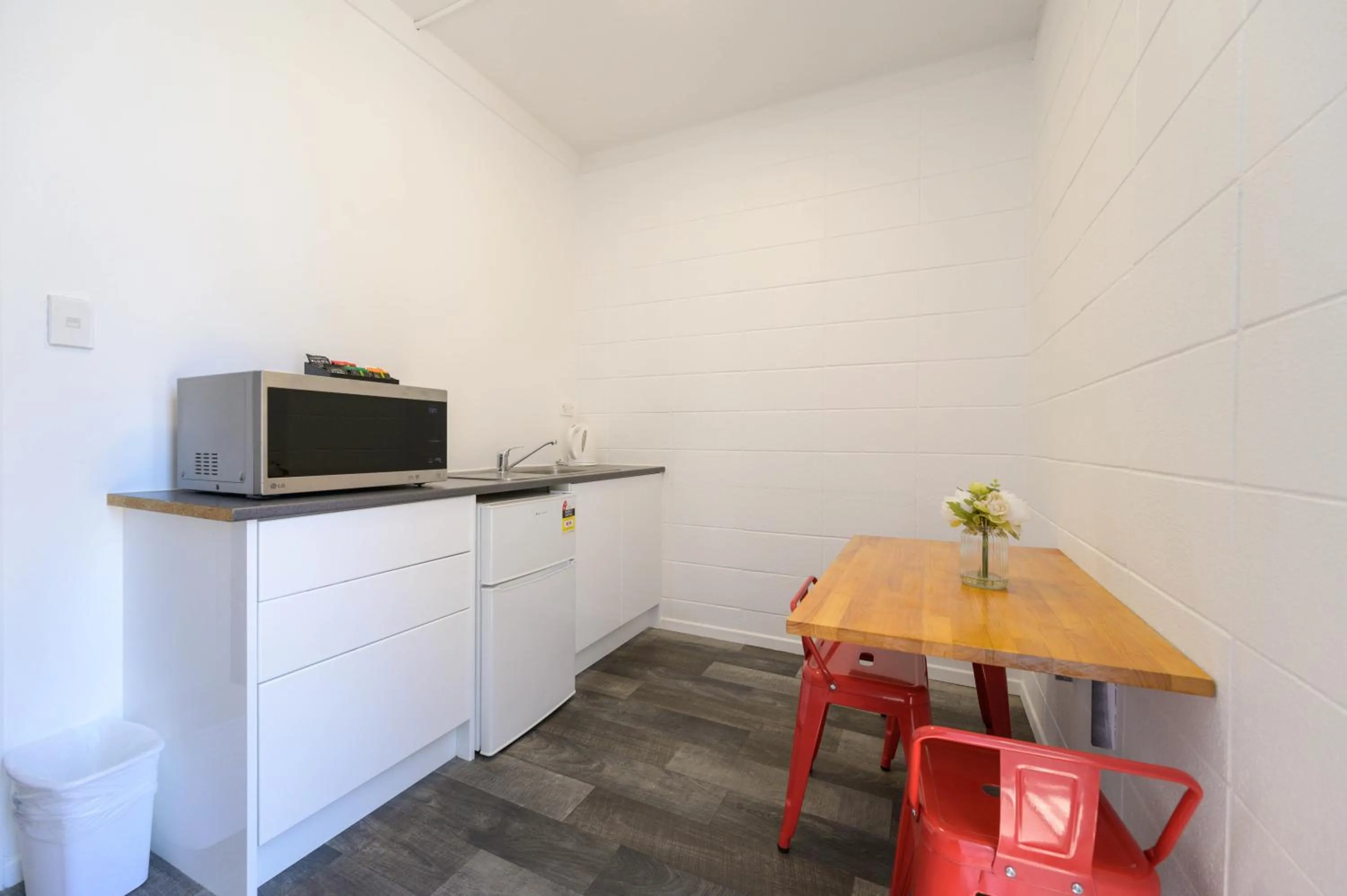 Kitchen or kitchenette in Urban Lounge Sleepery, SureStay Collection by BW