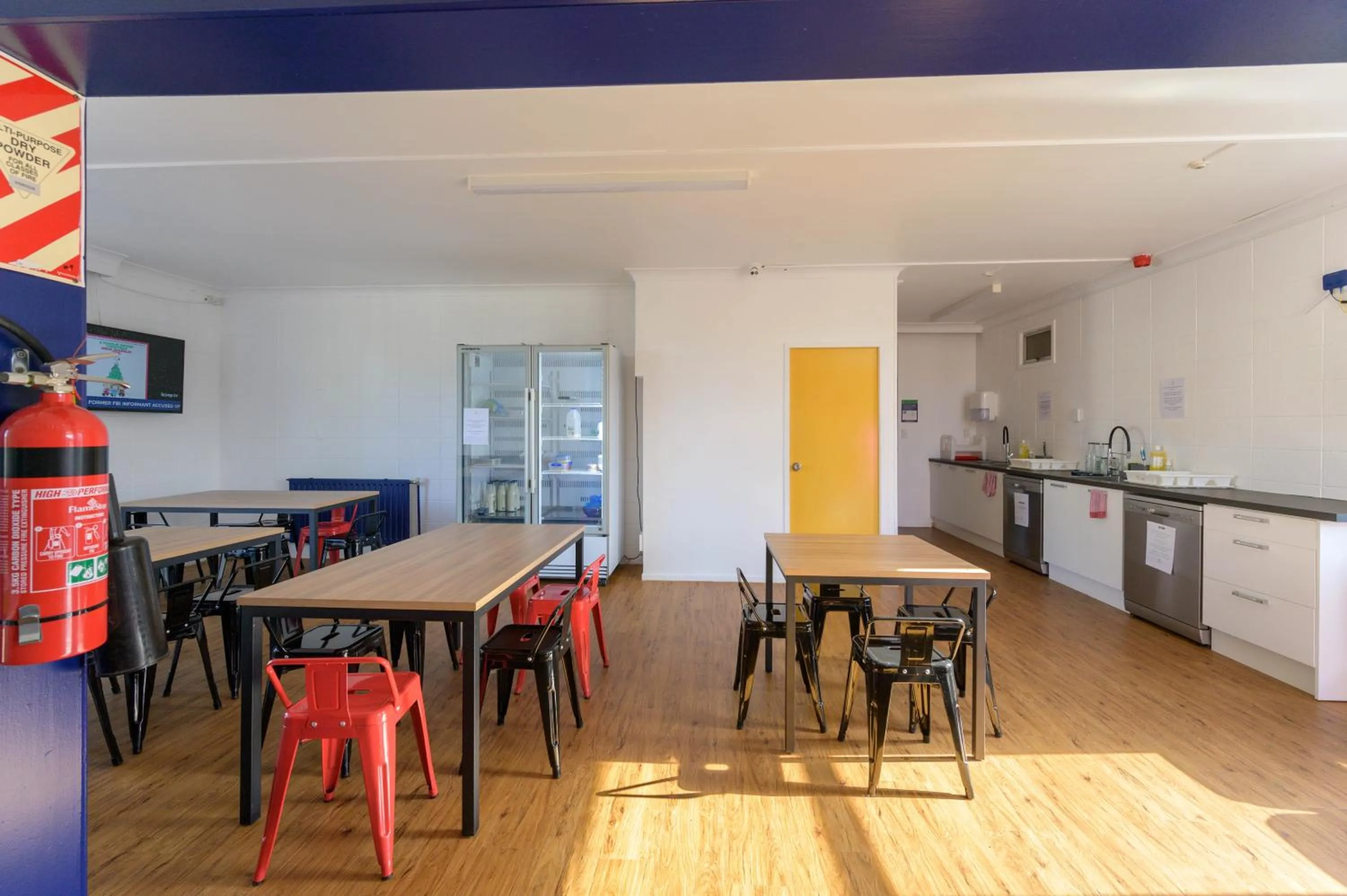 Communal kitchen in Urban Lounge Sleepery, SureStay Collection by BW