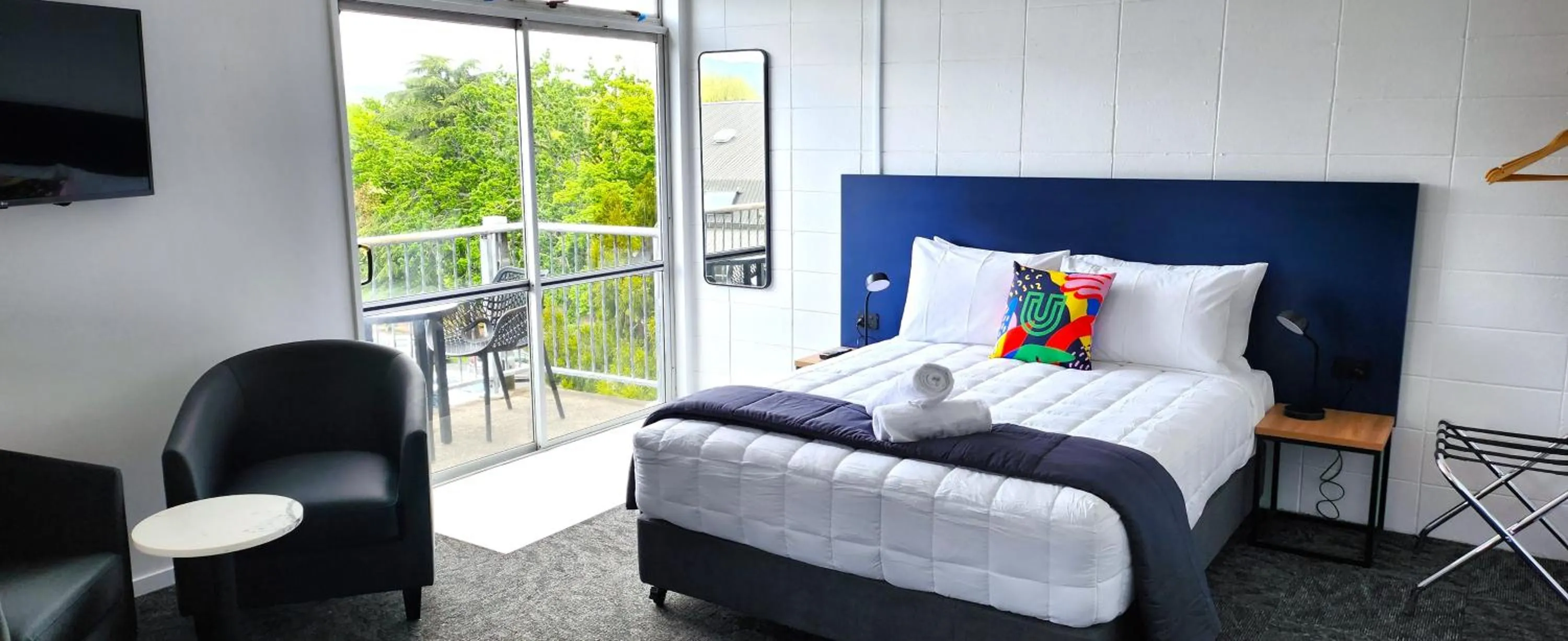 Bed in Urban Lounge Sleepery, SureStay Collection by BW