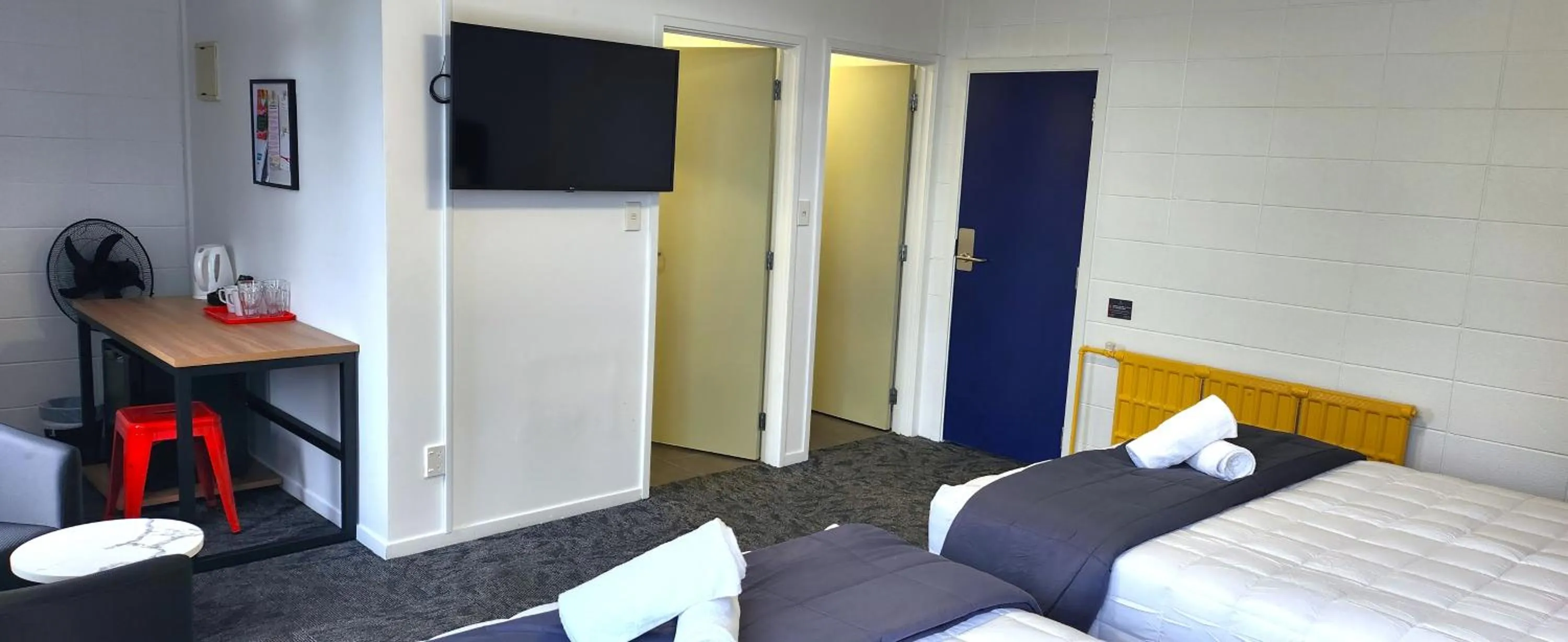 Photo of the whole room, Bed in Urban Lounge Sleepery, SureStay Collection by BW