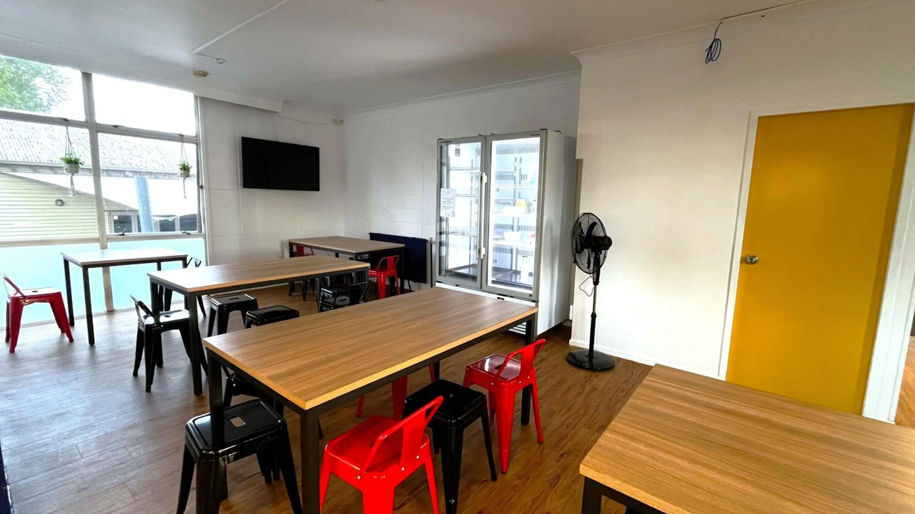 Communal kitchen in Urban Lounge Sleepery, SureStay Collection by BW