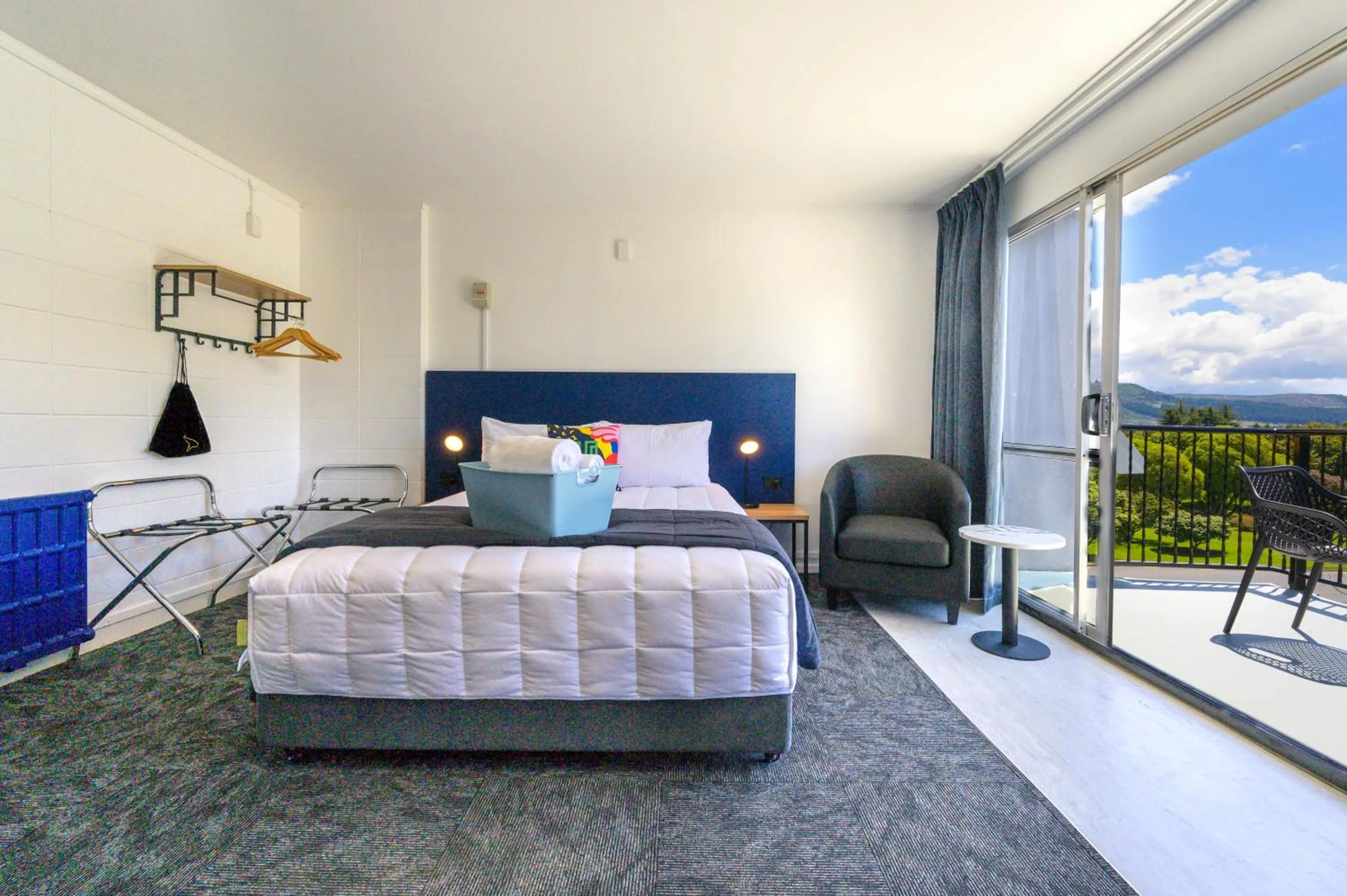 Bedroom, Bed in Urban Lounge Sleepery, SureStay Collection by BW