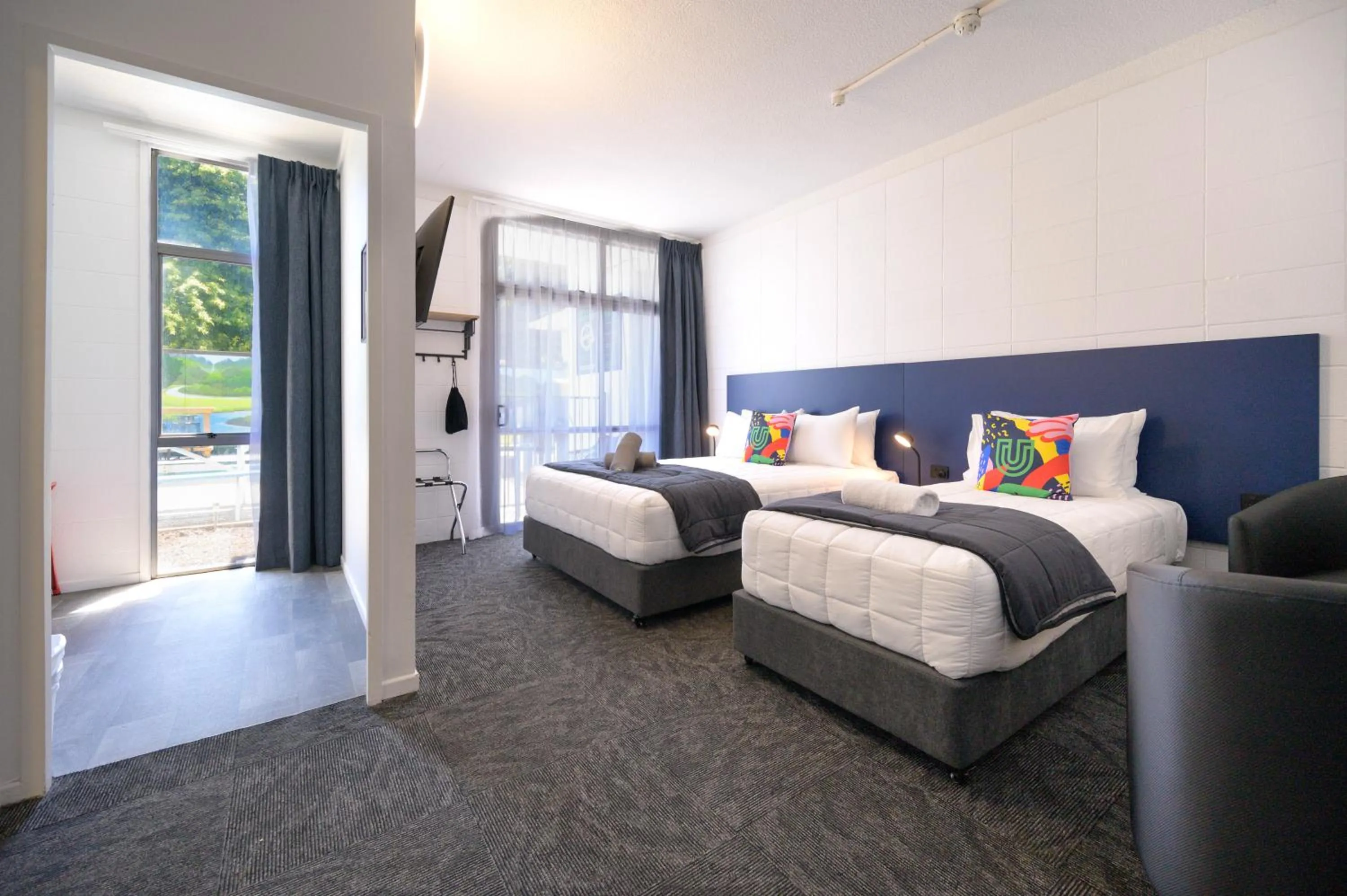 Photo of the whole room, Bed in Urban Lounge Sleepery, SureStay Collection by BW