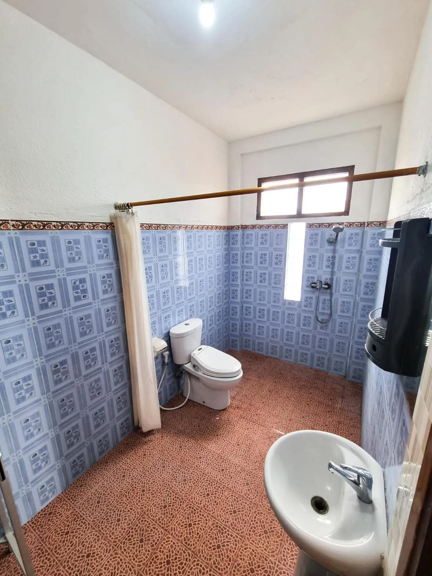 Bathroom in Lembongan Made Inn