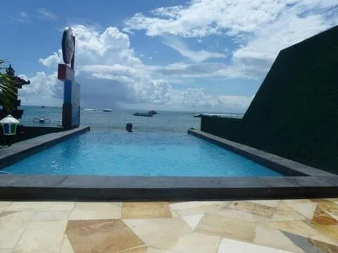 Swimming pool in Lembongan Made Inn