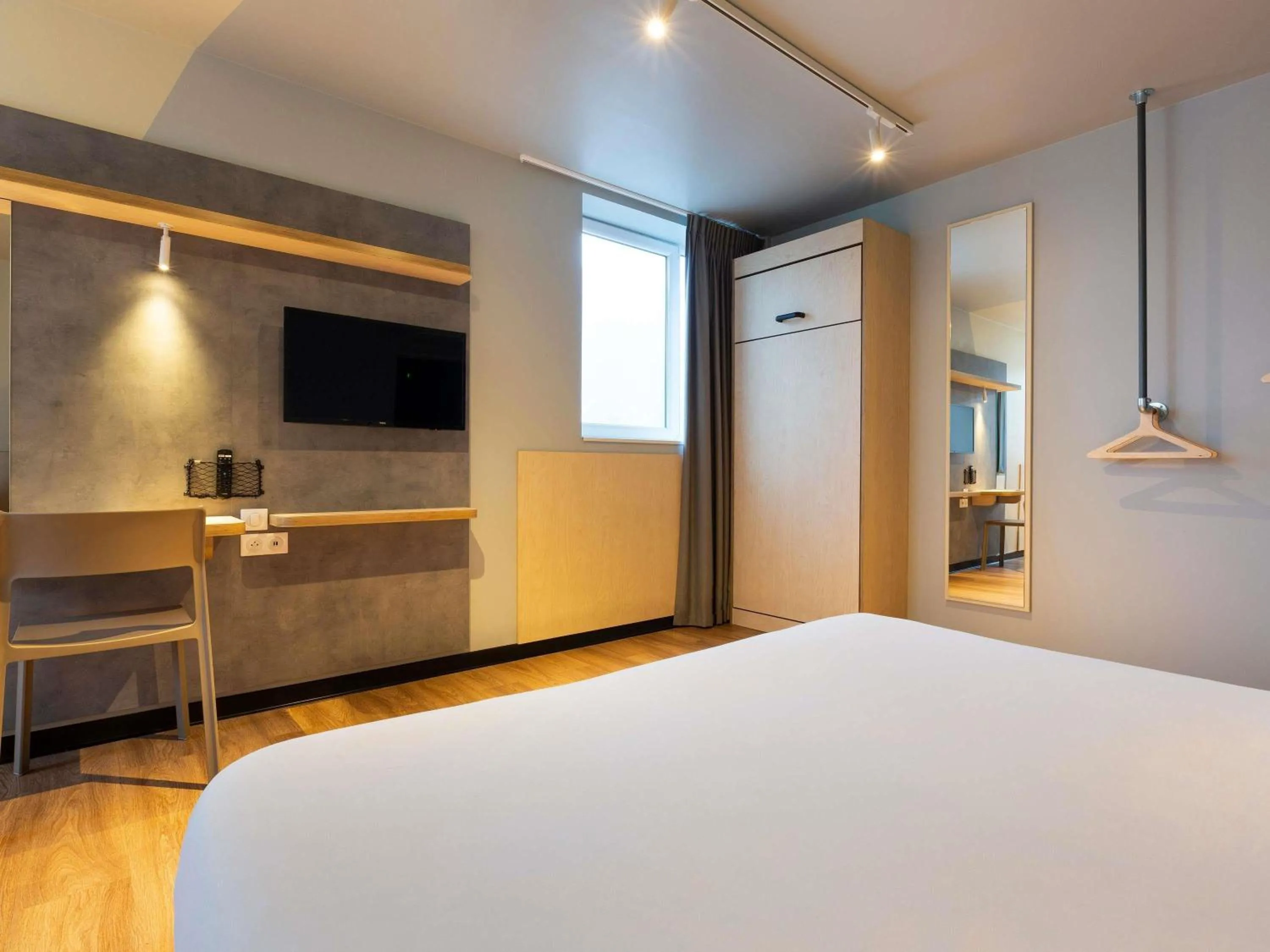 Bedroom, Bed in ibis budget Antony Massy rénové 2024