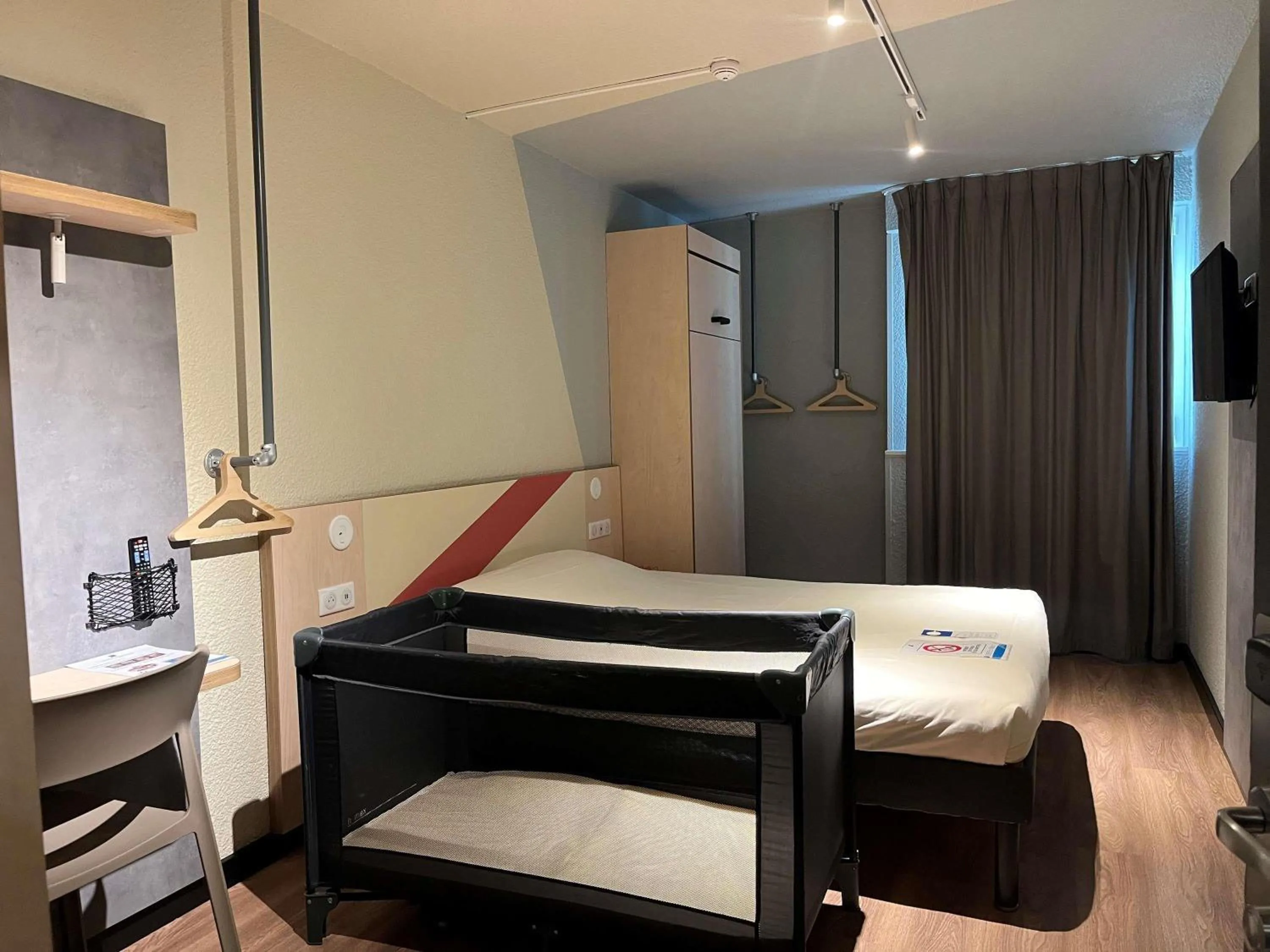 Other, Bed in ibis budget Antony Massy rénové 2024