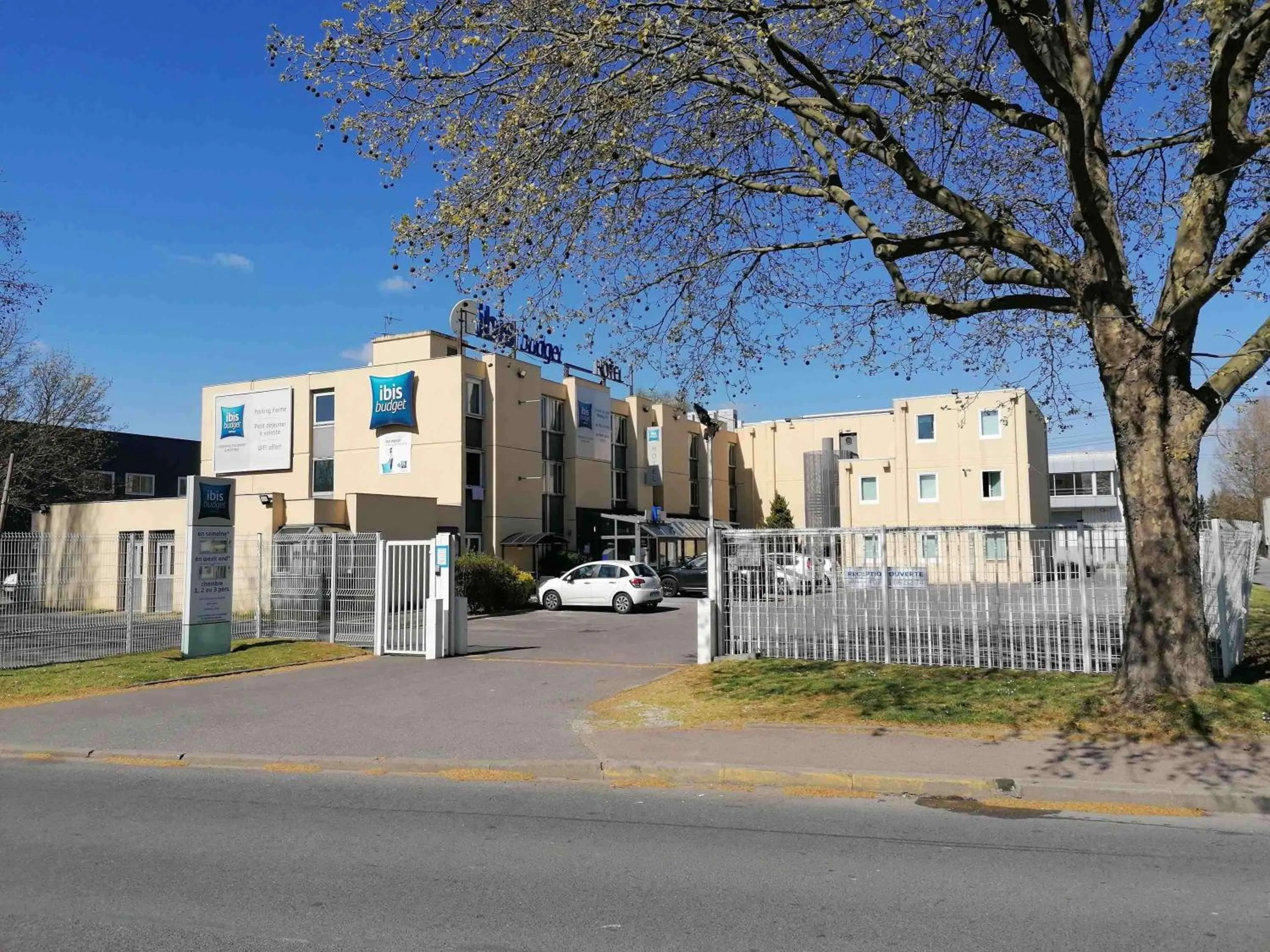 Property building in ibis budget Antony Massy rénové 2024