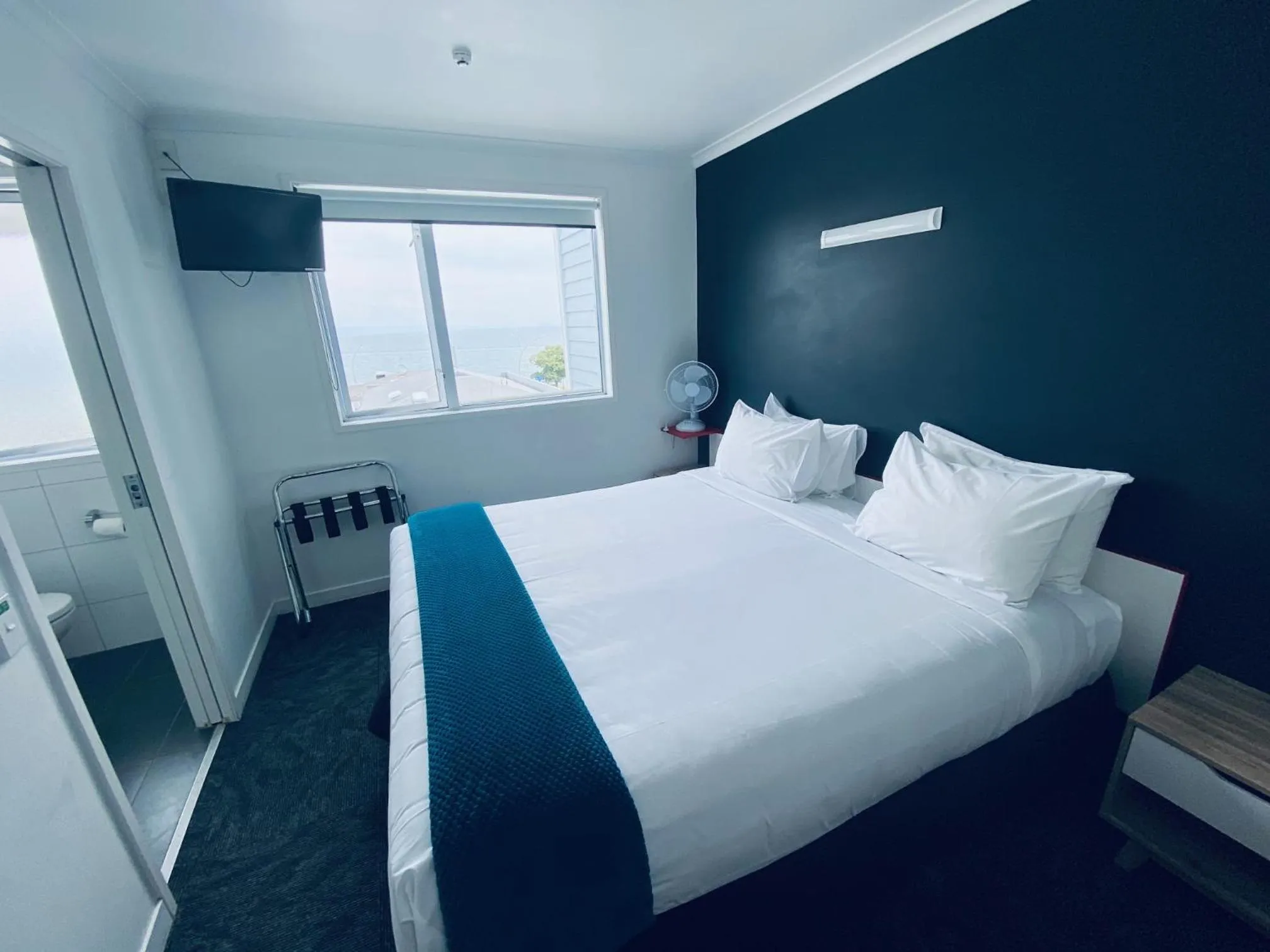 Bed in Based by the Lake