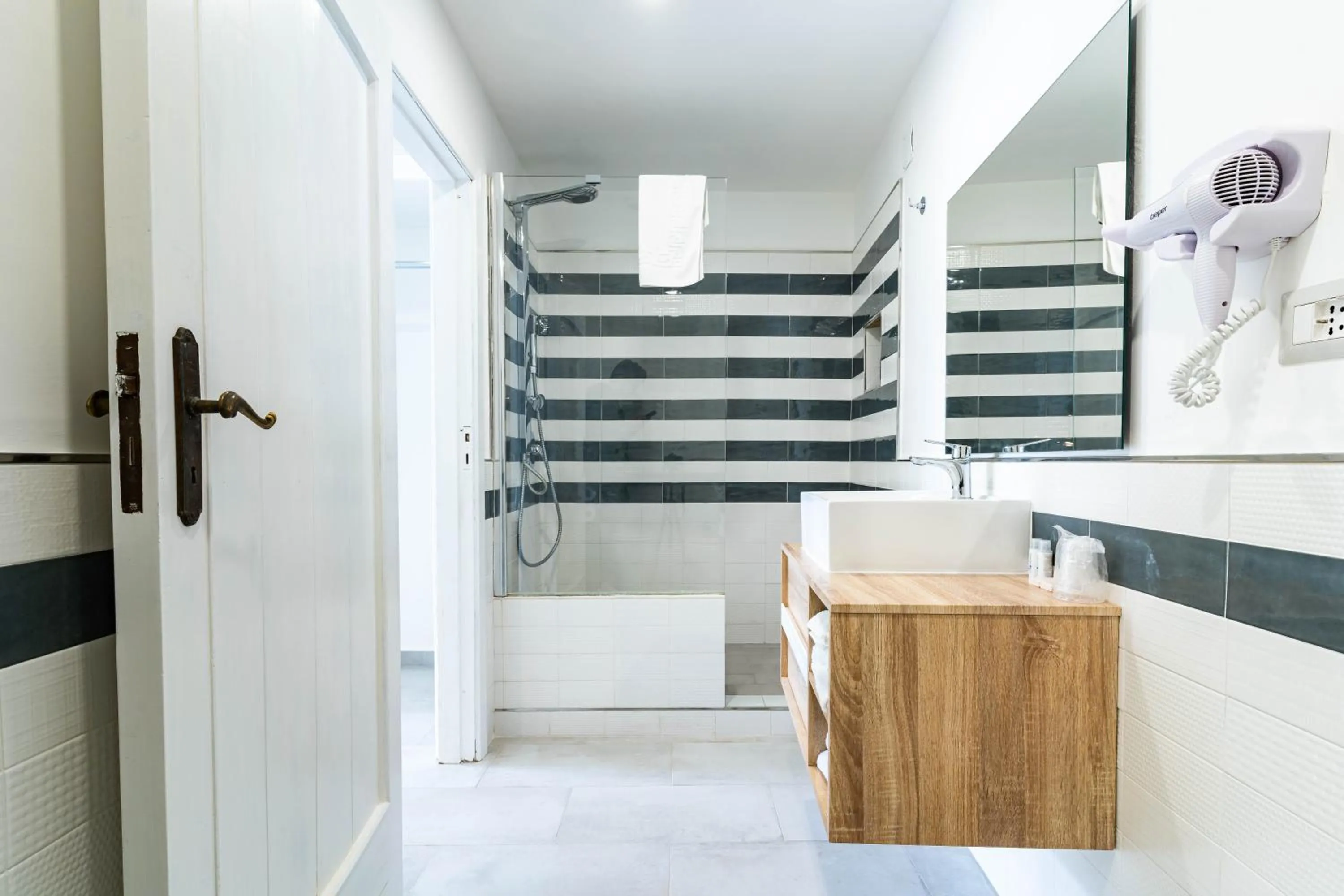 Shower in Hotel & Spa Relais Freedom Club