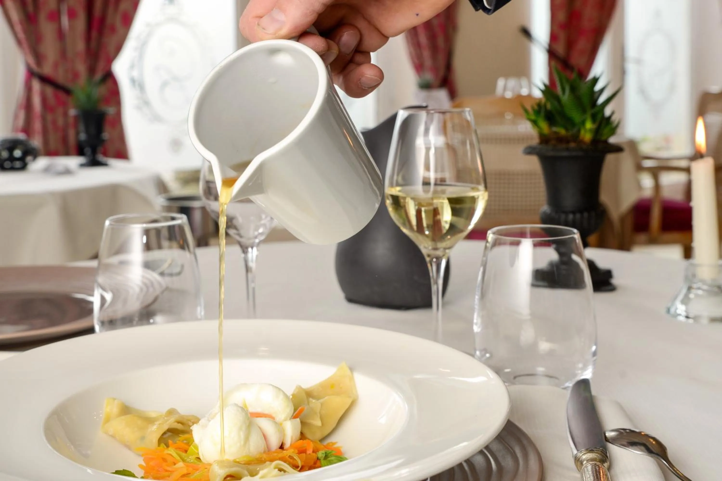 Restaurant/places to eat in Logis Hotel Restaurant Le Cheval Blanc