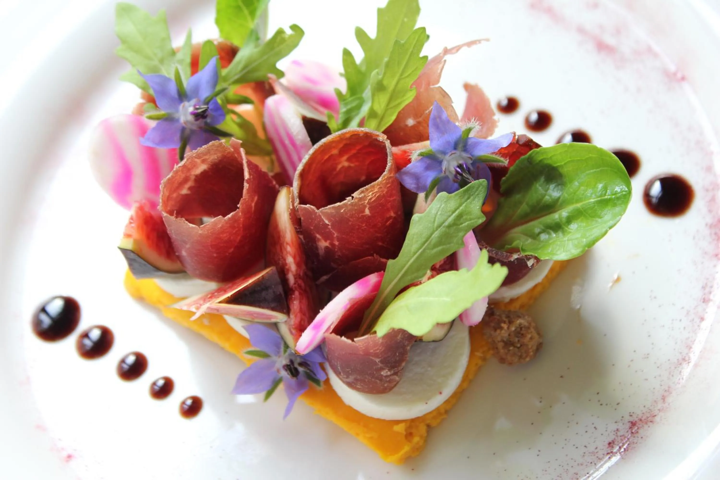 Meals in Logis Hotel Restaurant Le Cheval Blanc