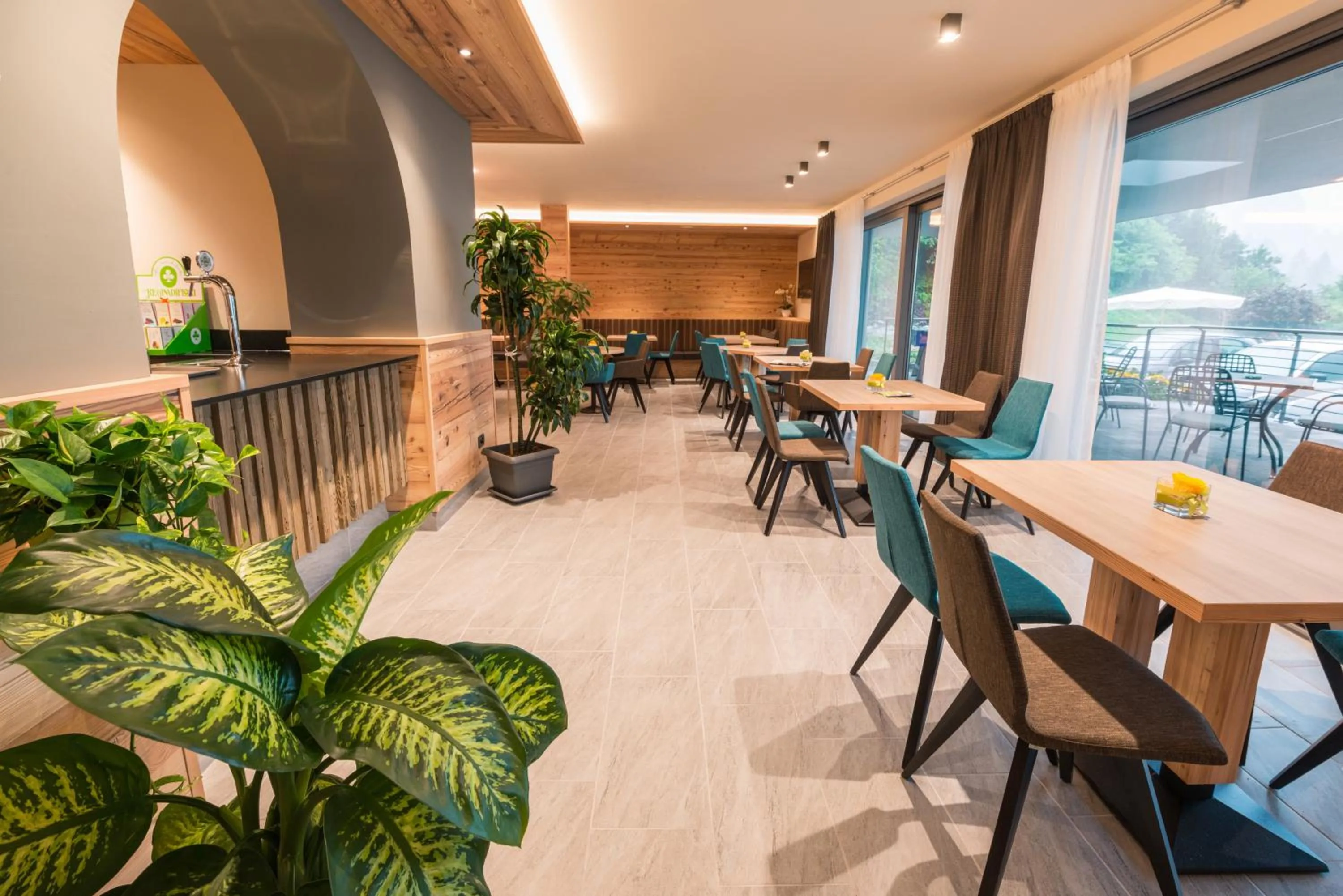 Communal lounge/ TV room in Hotel Fontanella