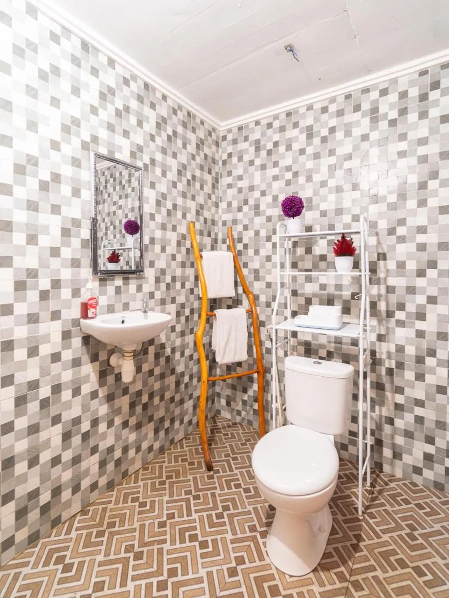 Toilet in Madeira Inn Villa by Bukit Vista