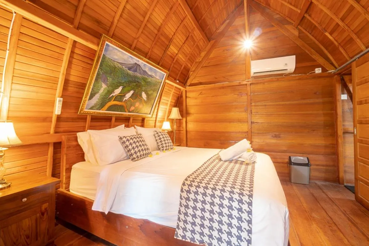 Bed in Madeira Inn Villa by Bukit Vista