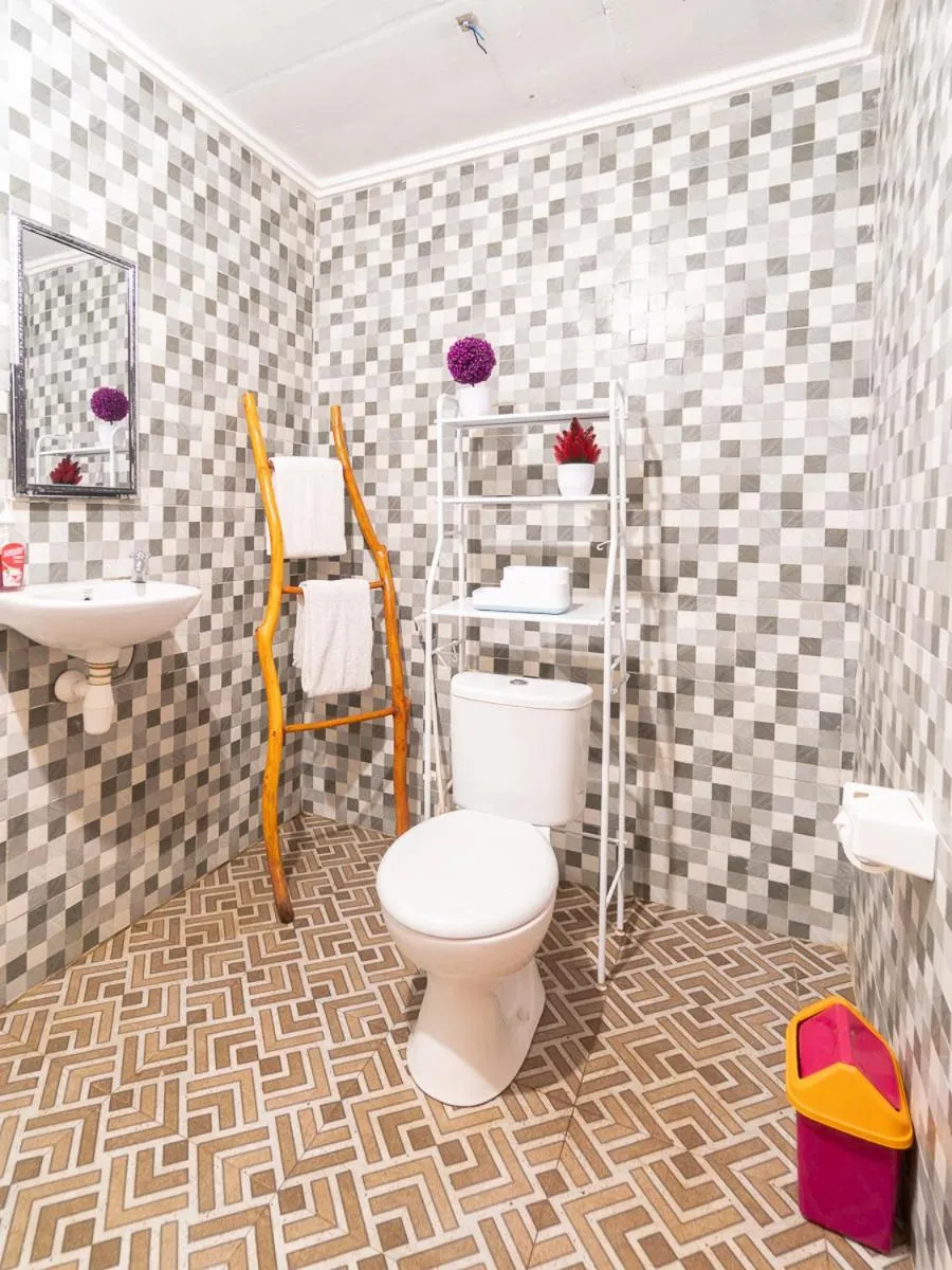 Toilet in Madeira Inn Villa by Bukit Vista