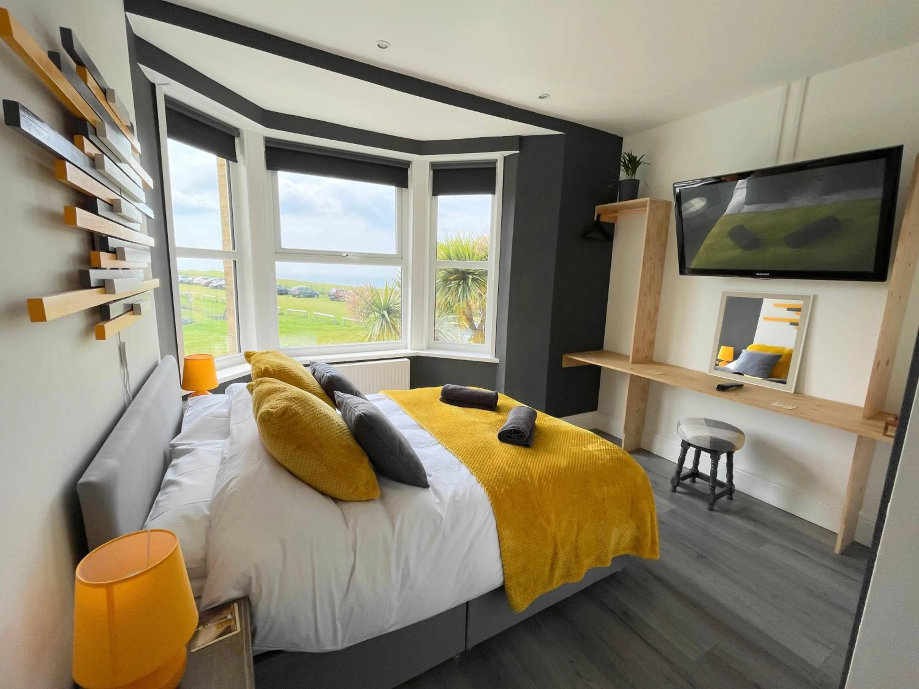 Bed in Breakers Guest House