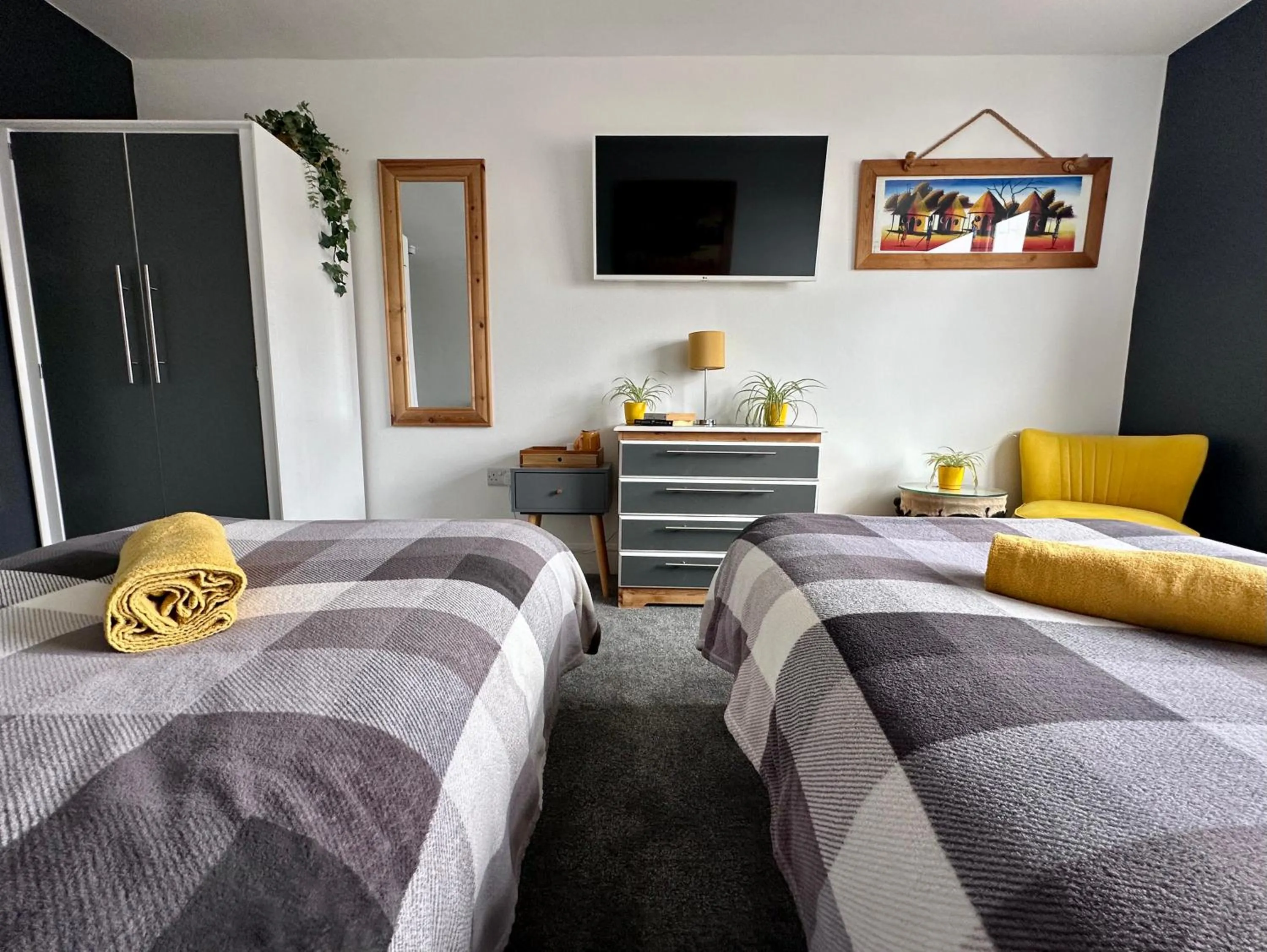 Bedroom, Bed in Breakers Guest House