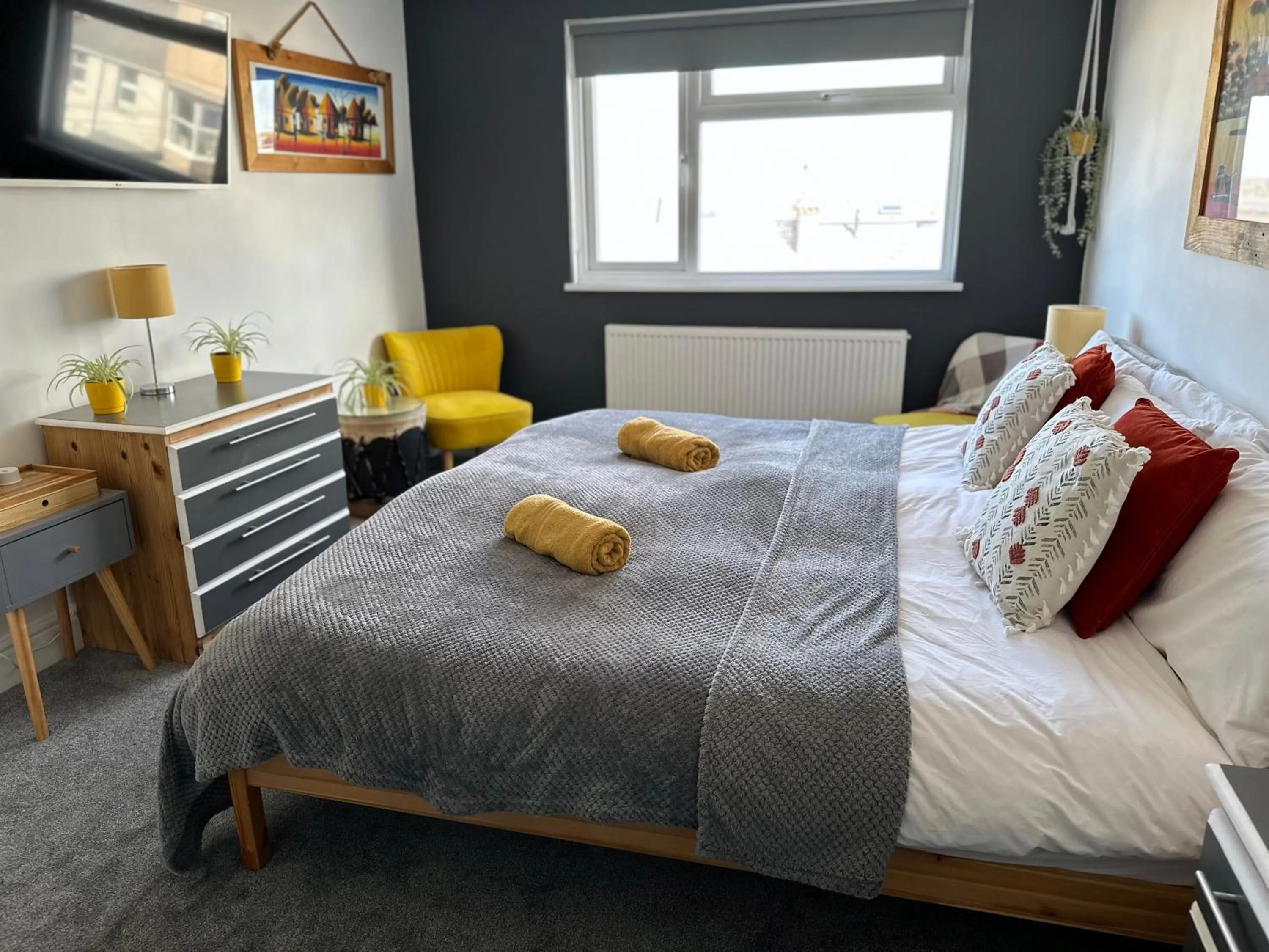 Bed in Breakers Guest House