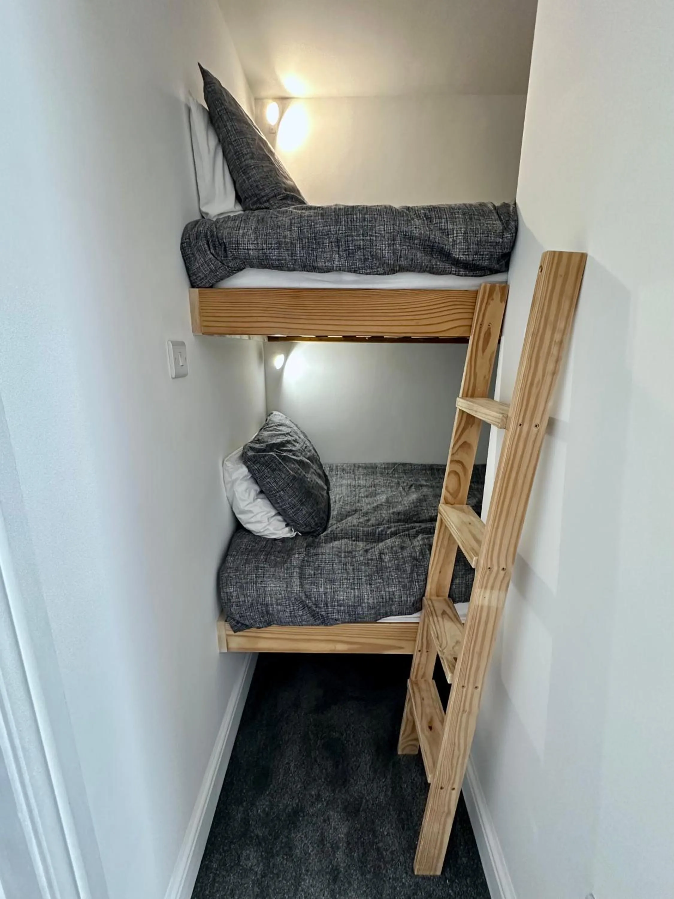 bunk bed, Bed in Breakers Guest House