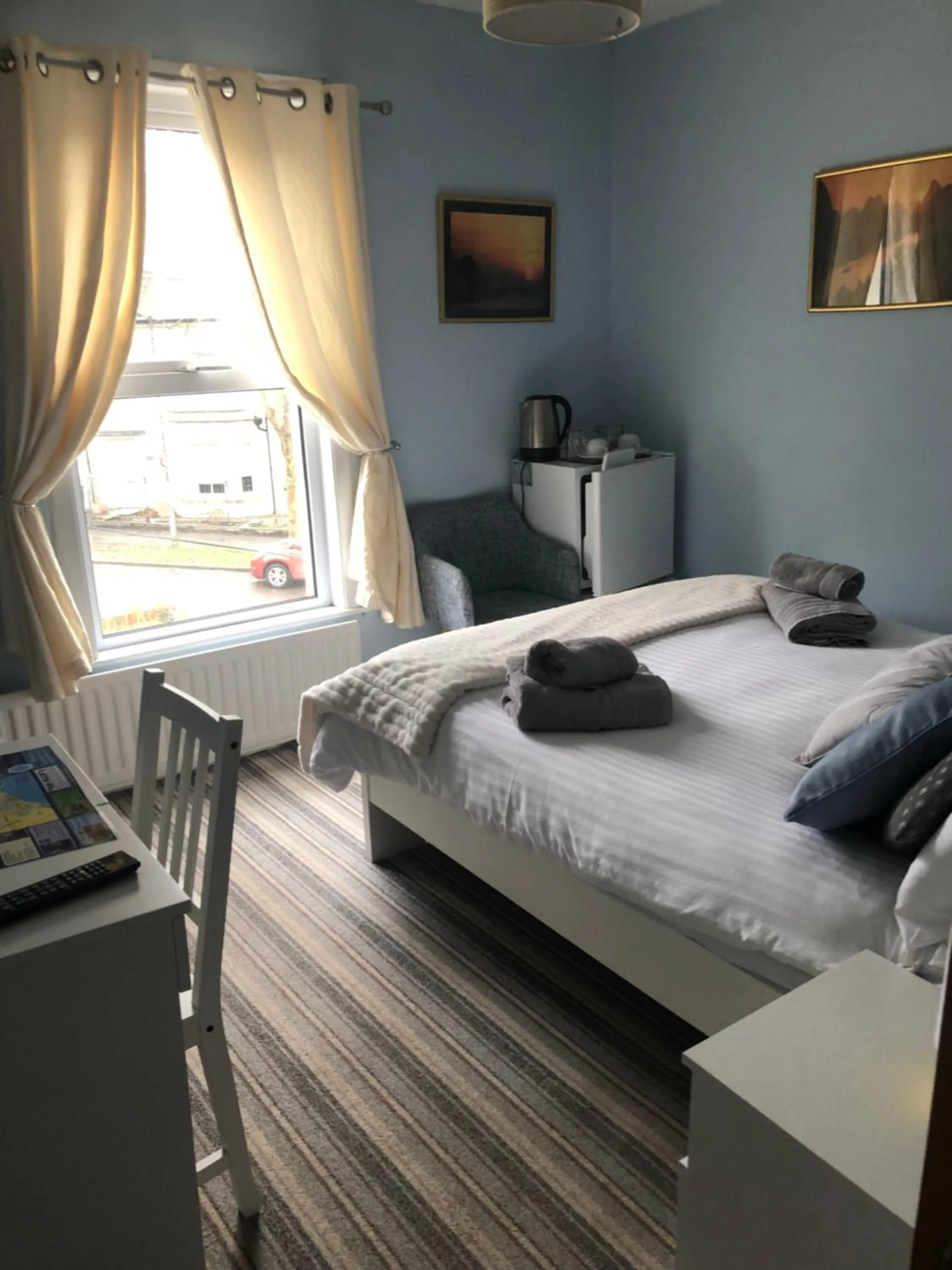 Photo of the whole room, Bed in Torwood House