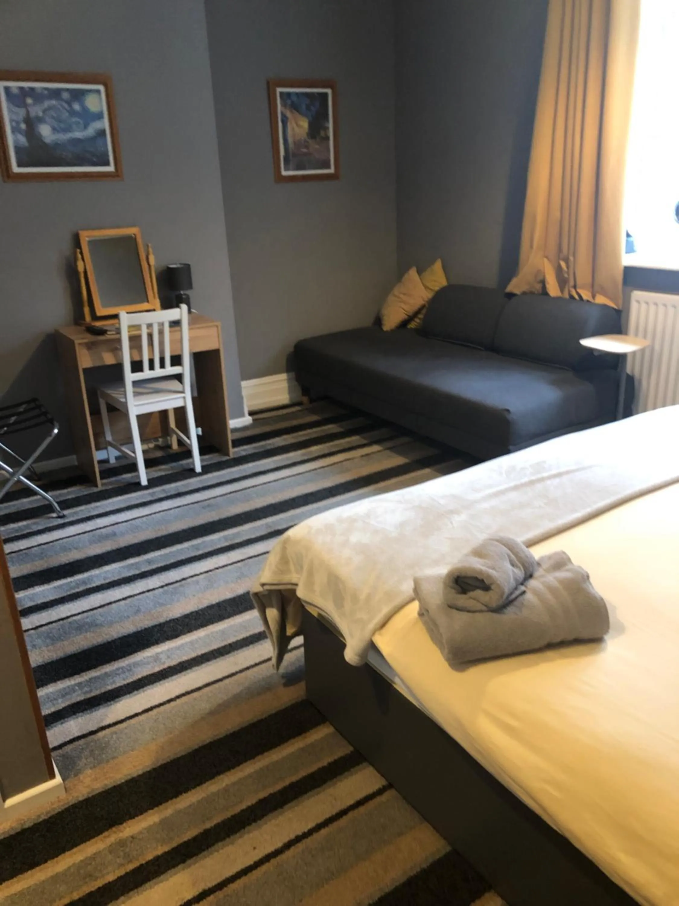 Bedroom, Bed in Torwood House