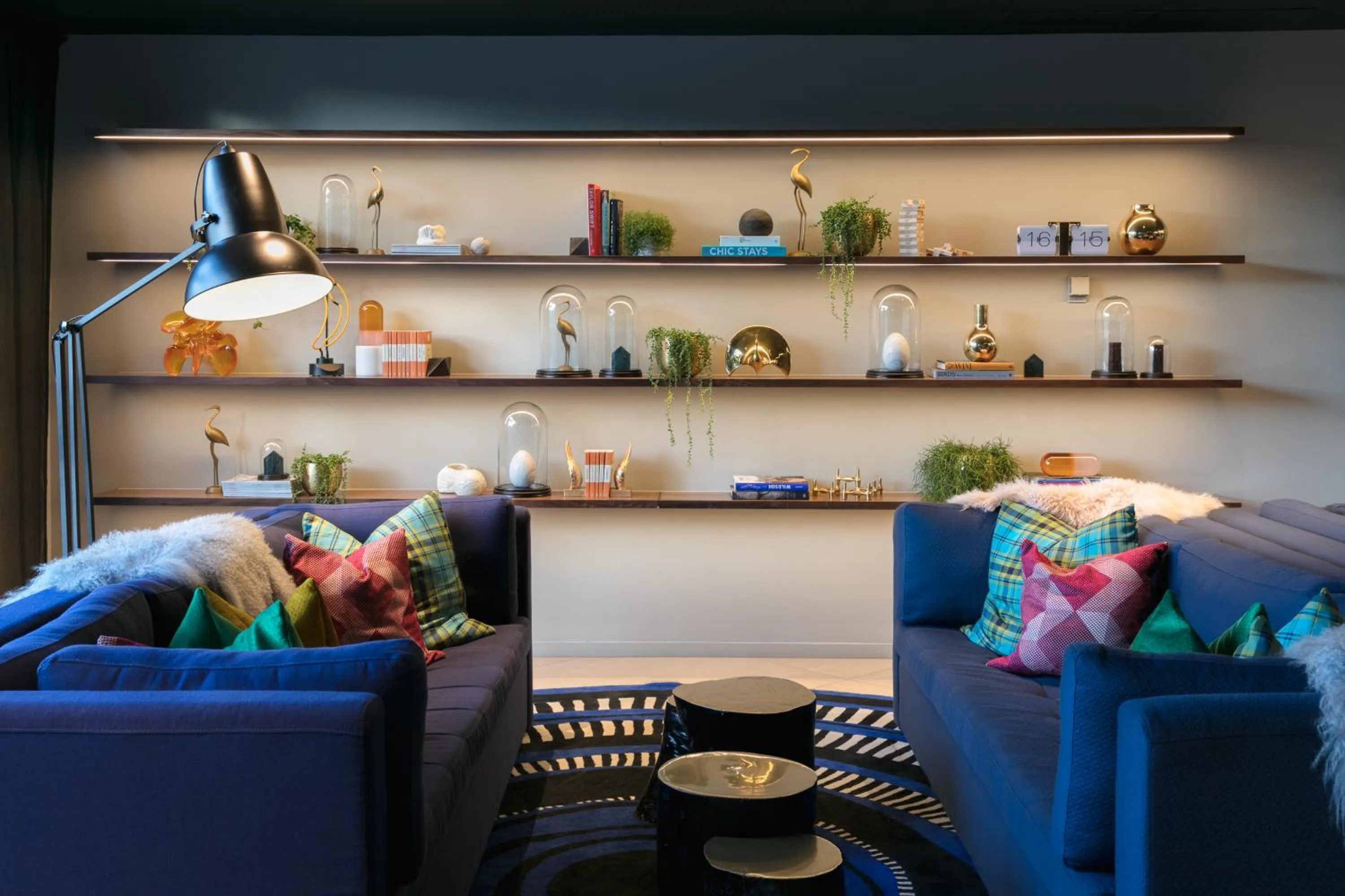 Communal lounge/ TV room in Naumi Hotel Auckland Airport