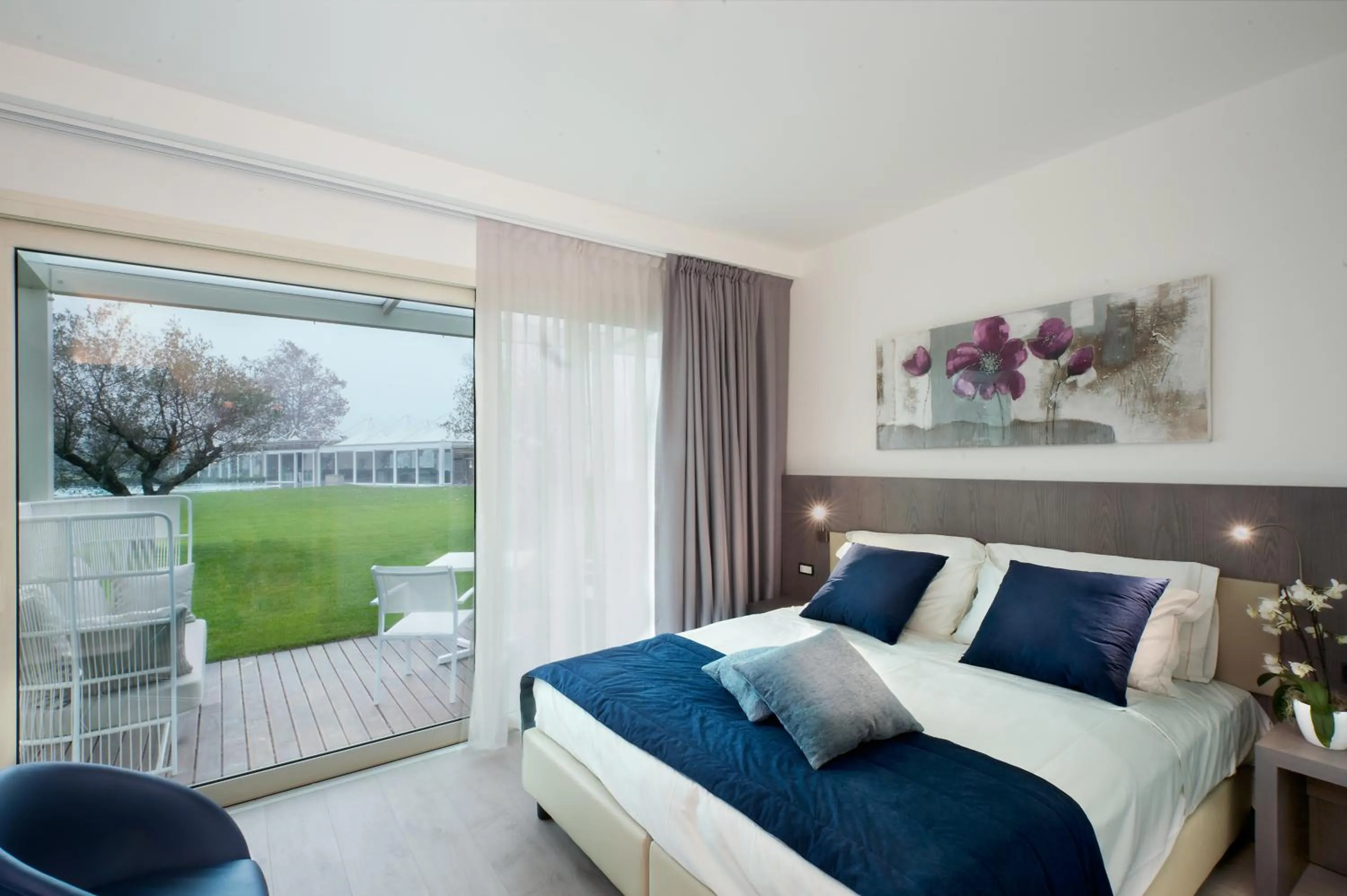 Balcony/Terrace, Bed in Seven Park Hotel Lake Como - Adults Only