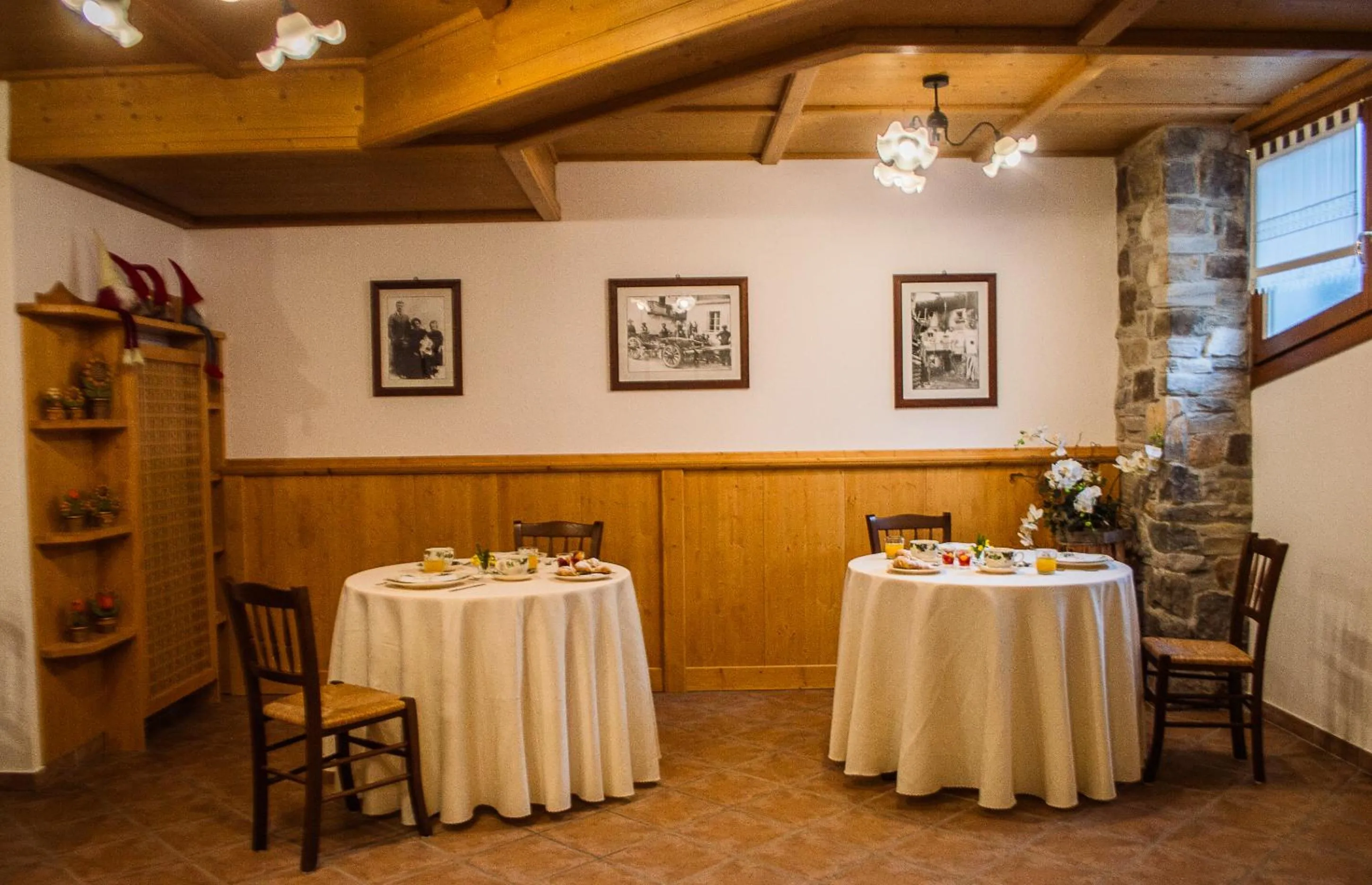 Restaurant/places to eat in Villa Lucin