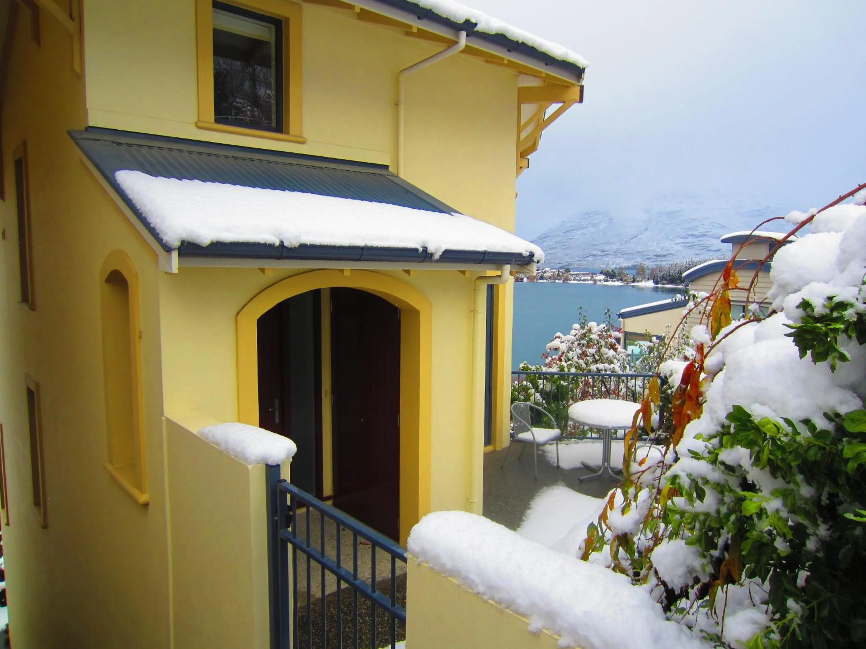 Facade/entrance in Villa Del Lago