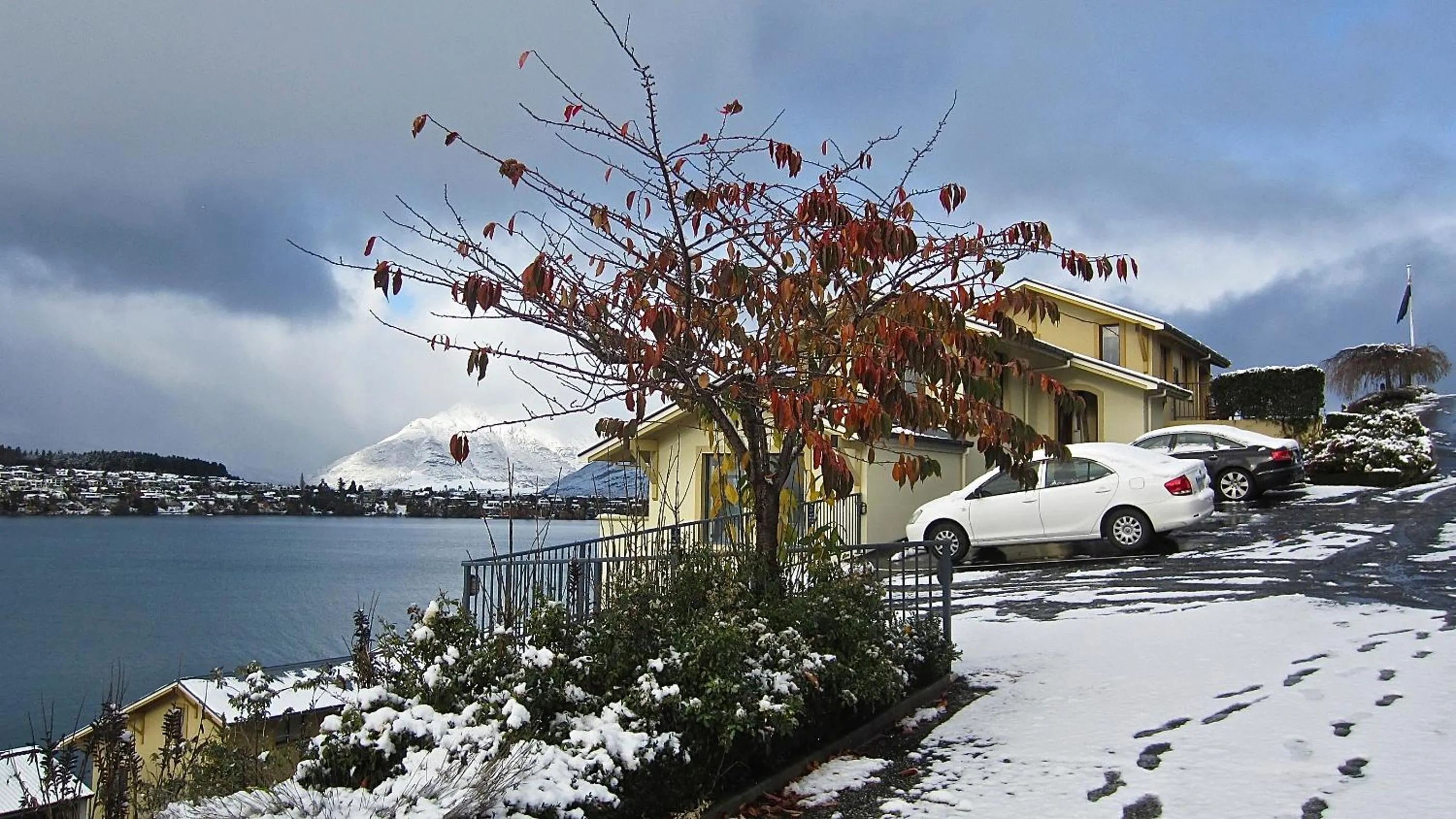 Facade/entrance in Villa Del Lago