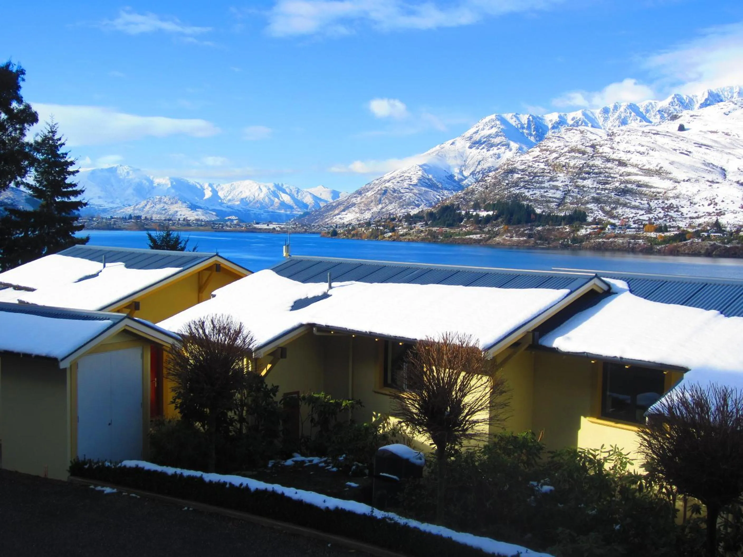 Garden view in Villa Del Lago