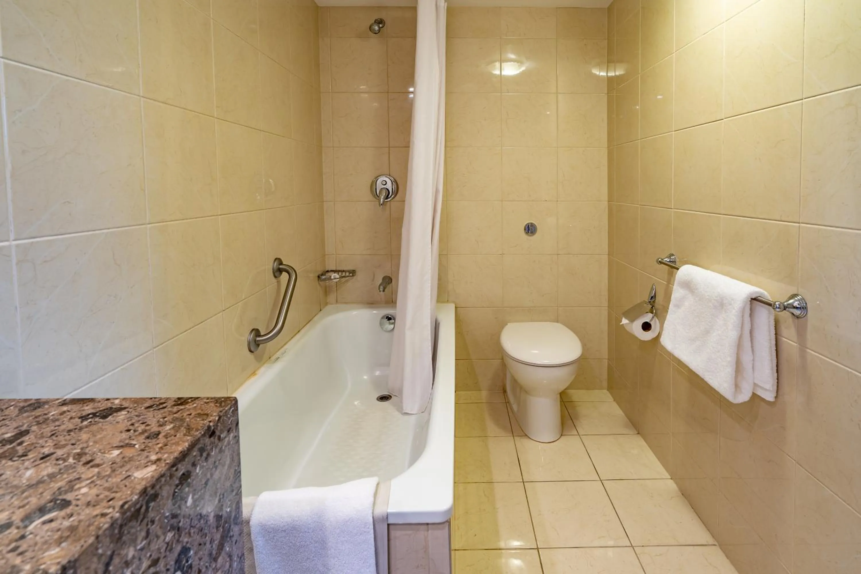 Shower in Kingsgate Hotel Dunedin