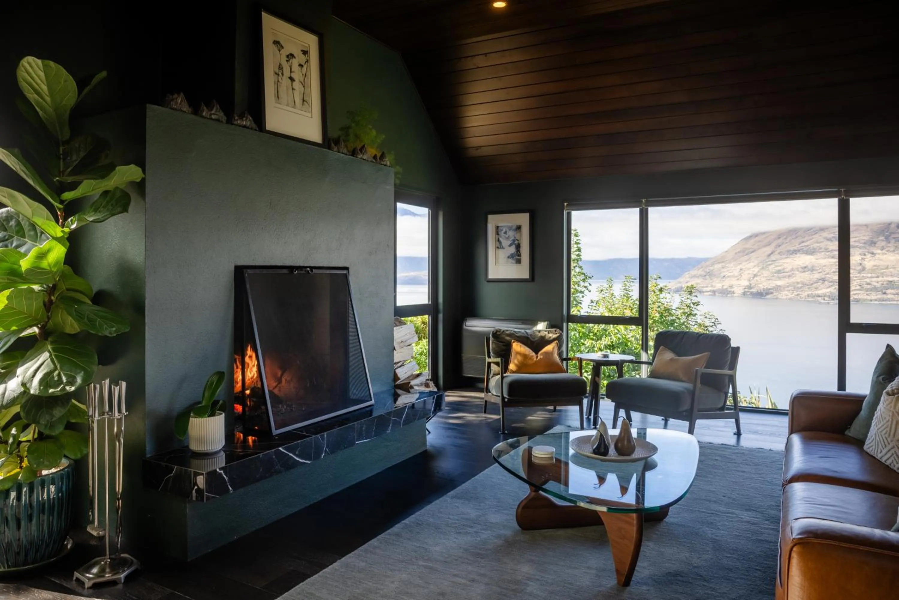 Library in Azur Lodge