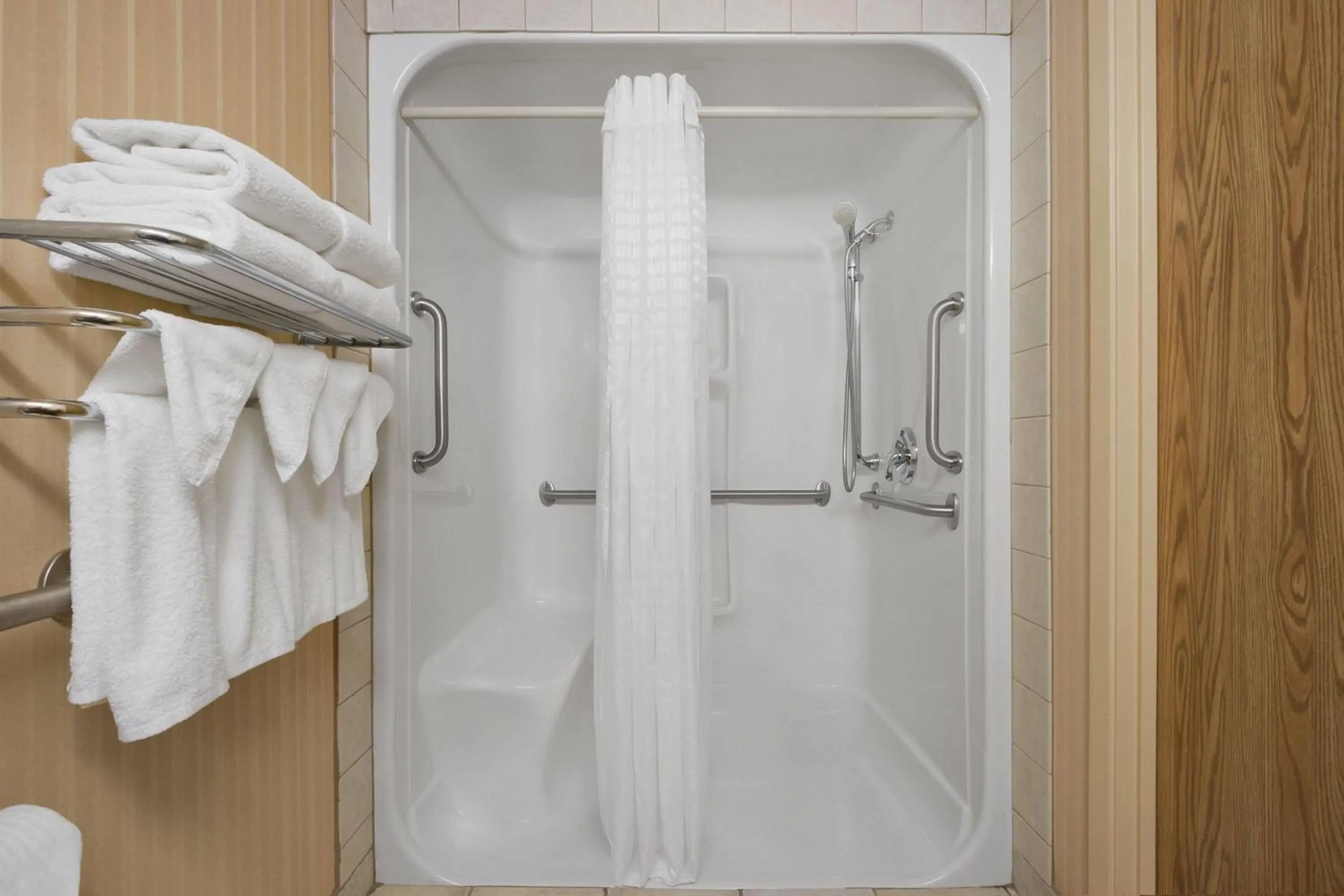 Photo of the whole room in Super 8 by Wyndham Fort St. John BC