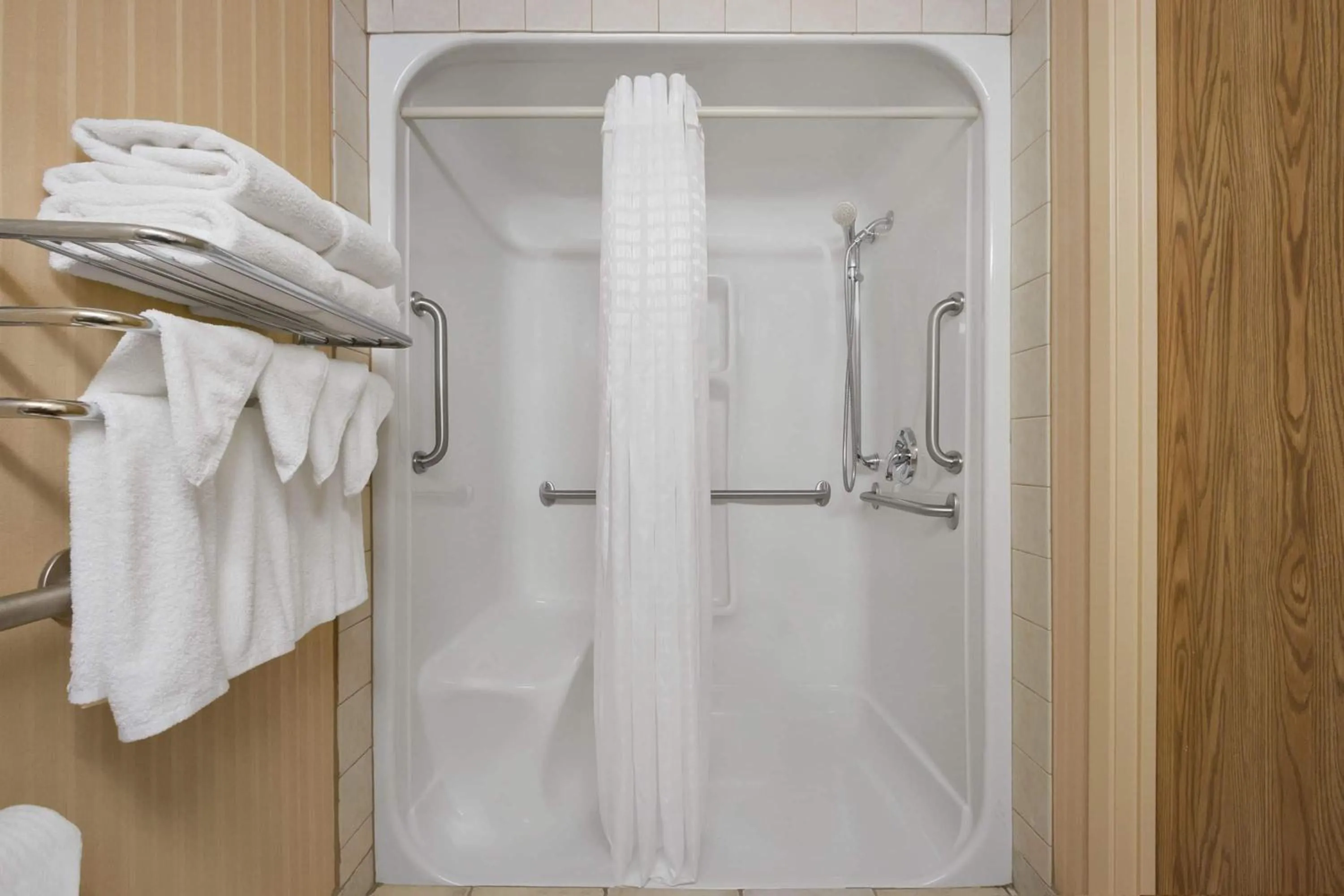 Photo of the whole room in Super 8 by Wyndham Fort St. John BC