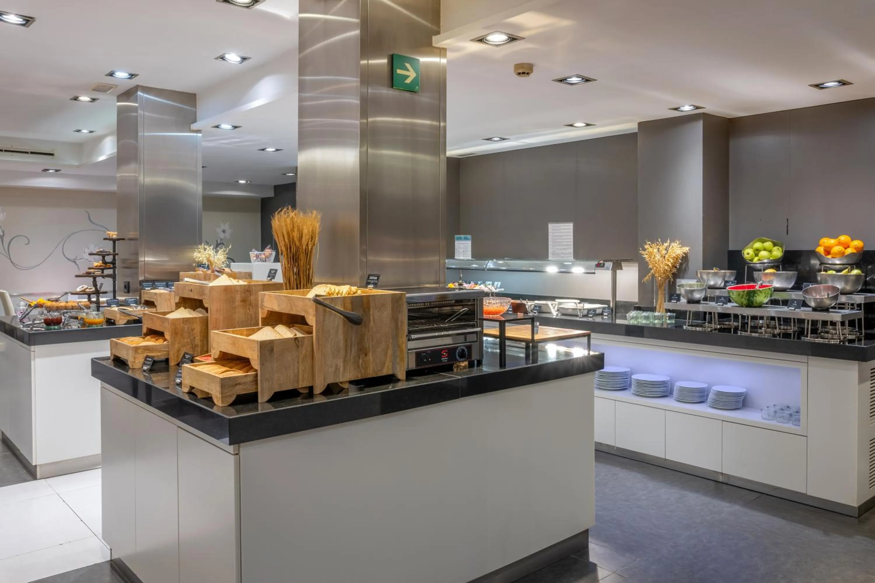 Buffet breakfast in Hotel Ciutadella Barcelona